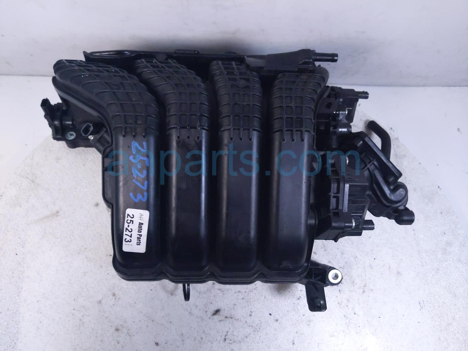 $295 Nissan INTAKE MANIFOLD - 2.5L