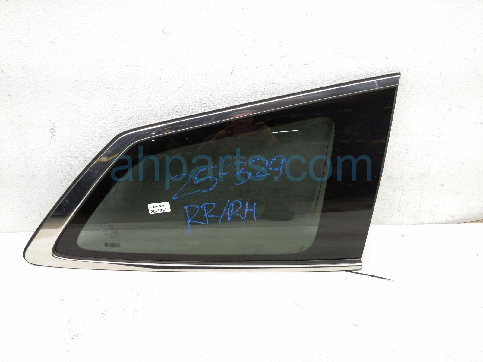 Honda RH QUARTER WINDOW GLASS