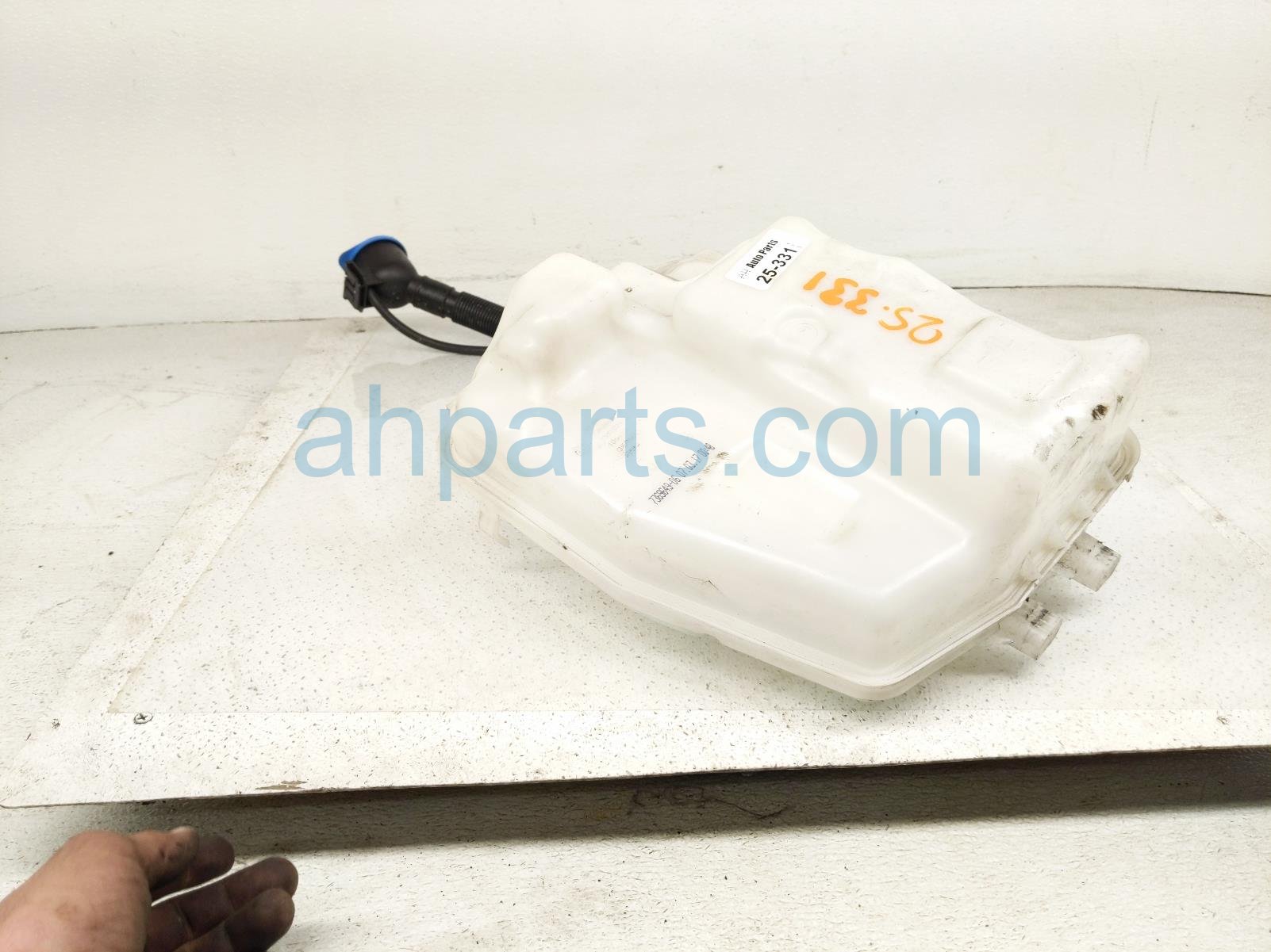 2017 BMW Minicooper Countryman Windshield Washer Reservoir Tank 61 66 7 403 904 Replacement 2017 BMW Minicooper Countryman Windshield Washer Reservoir Tank 61 66 7 403 904 Replacement thumbnail