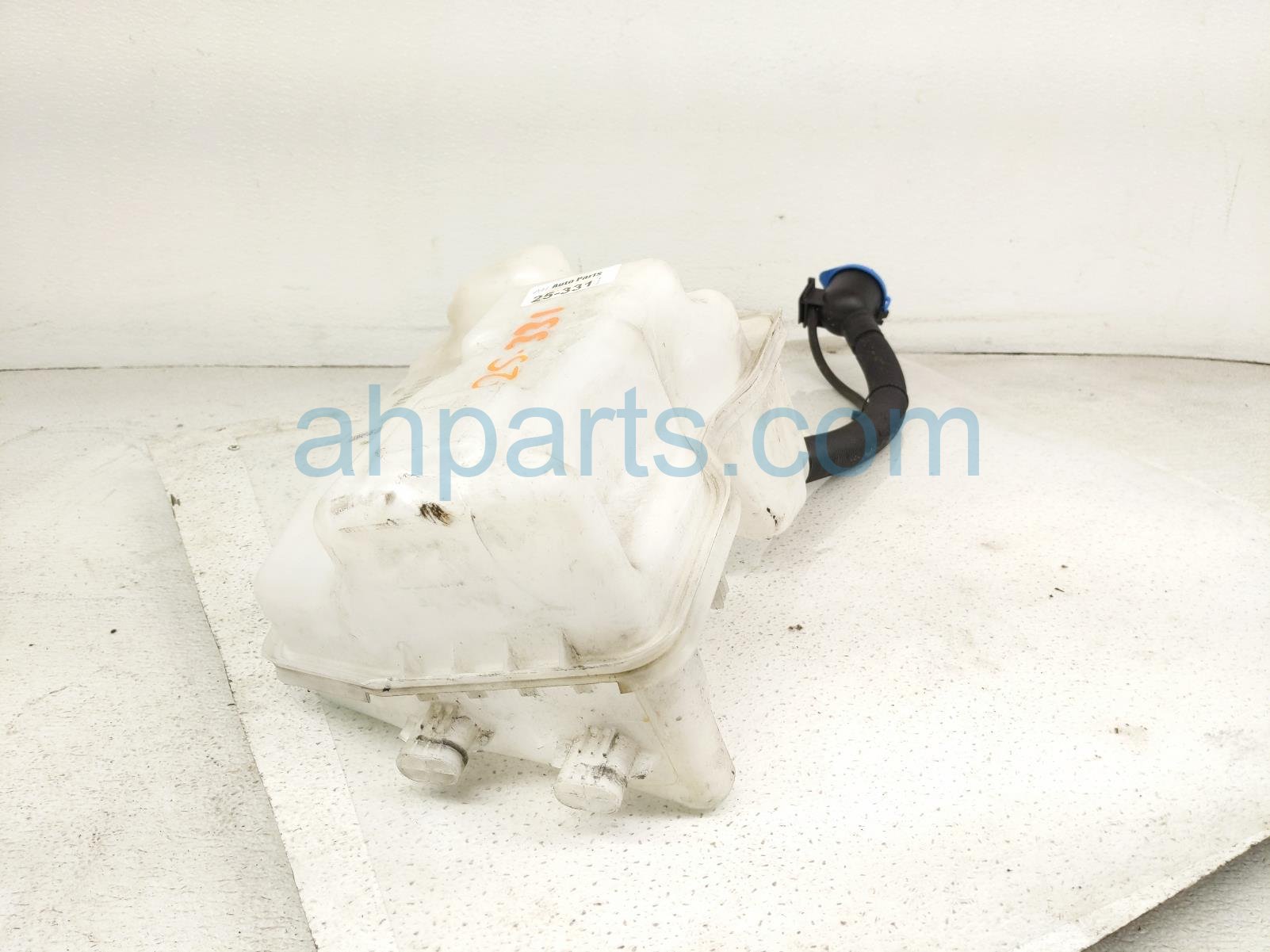 2017 BMW Minicooper Countryman Windshield Washer Reservoir Tank 61 66 7 403 904 Replacement 2017 BMW Minicooper Countryman Windshield Washer Reservoir Tank 61 66 7 403 904 Replacement thumbnail