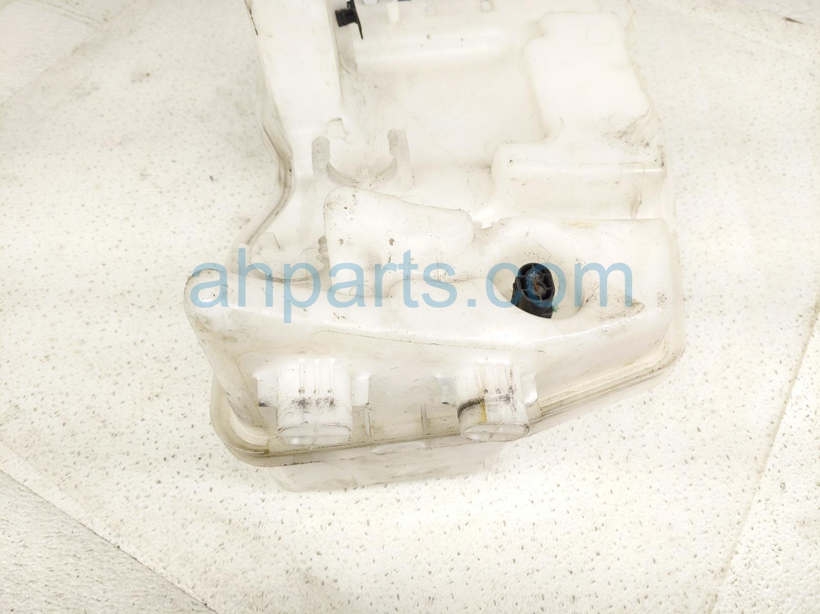 2017 BMW Minicooper Countryman Windshield Washer Reservoir Tank 61 66 7 403 904 Replacement 2017 BMW Minicooper Countryman Windshield Washer Reservoir Tank 61 66 7 403 904 Replacement thumbnail