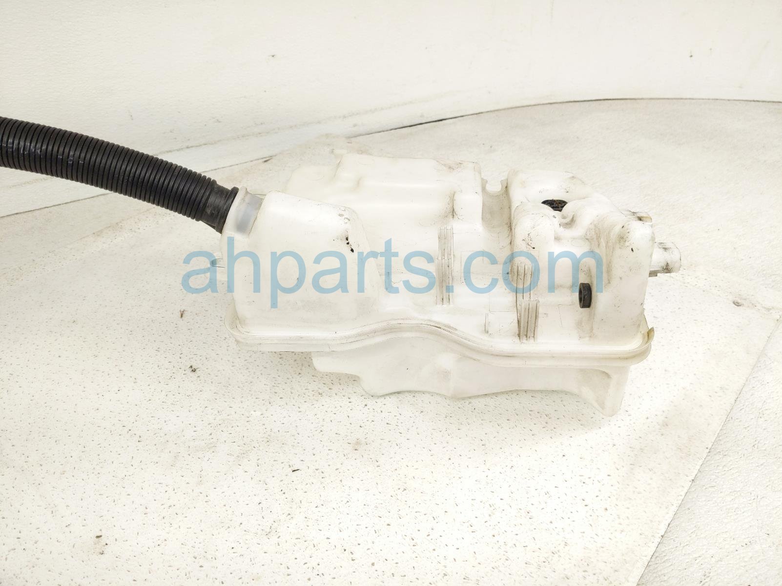 2017 BMW Minicooper Countryman Windshield Washer Reservoir Tank 61 66 7 403 904 Replacement 2017 BMW Minicooper Countryman Windshield Washer Reservoir Tank 61 66 7 403 904 Replacement thumbnail