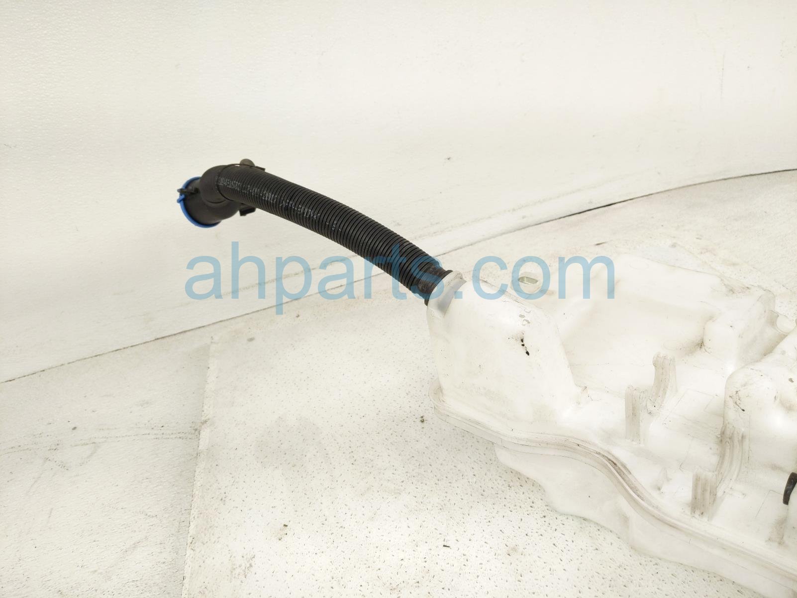 2017 BMW Minicooper Countryman Windshield Washer Reservoir Tank 61 66 7 403 904 Replacement 2017 BMW Minicooper Countryman Windshield Washer Reservoir Tank 61 66 7 403 904 Replacement thumbnail