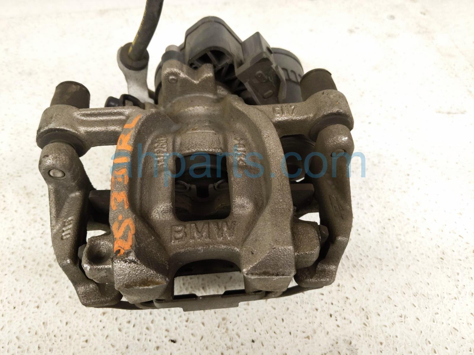 2017 BMW Minicooper Countryman Rear Driver Brake Caliper 34 20 6 883 025 Replacement 2017 BMW Minicooper Countryman Rear Driver Brake Caliper 34 20 6 883 025 Replacement thumbnail