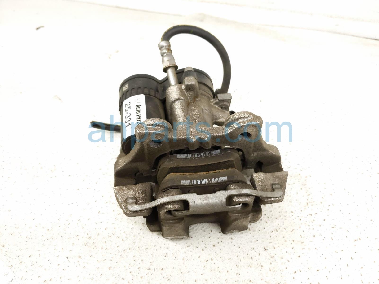 2017 BMW Minicooper Countryman Rear Driver Brake Caliper 34 20 6 883 025 Replacement 2017 BMW Minicooper Countryman Rear Driver Brake Caliper 34 20 6 883 025 Replacement thumbnail