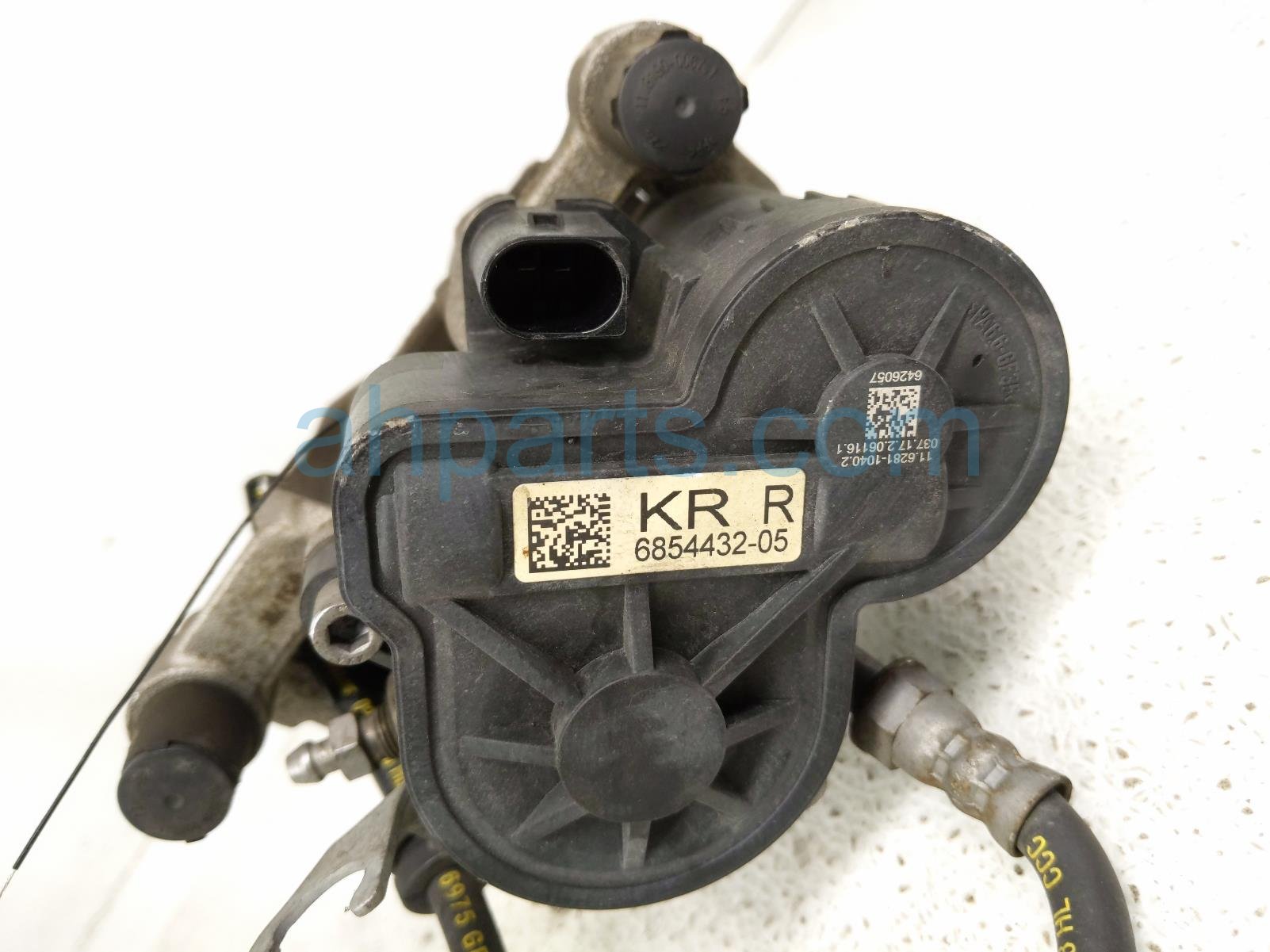 2017 BMW Minicooper Countryman Rear Passenger Brake Caliper 34 20 6 883 026 Replacement 2017 BMW Minicooper Countryman Rear Passenger Brake Caliper 34 20 6 883 026 Replacement thumbnail