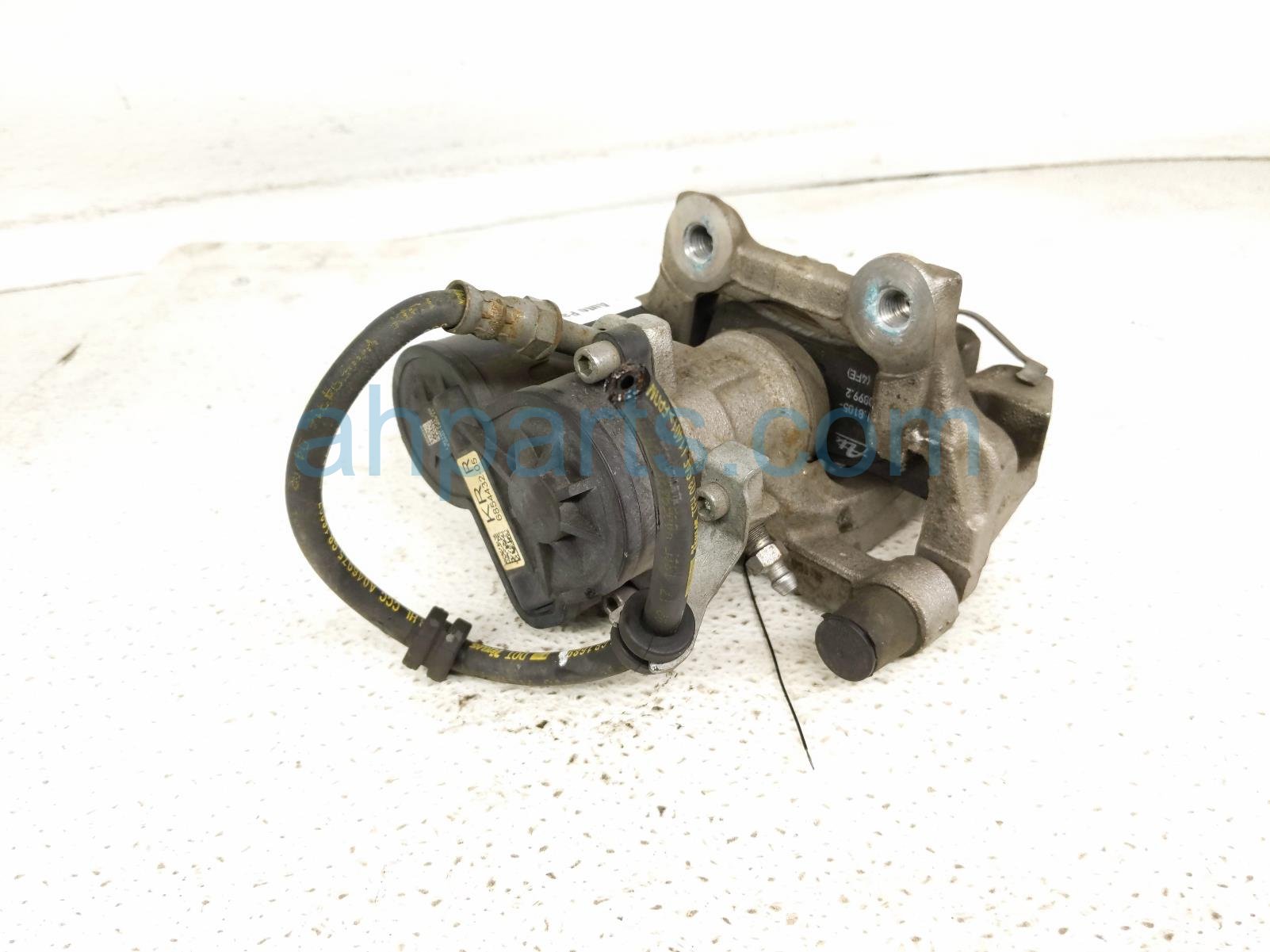 2017 BMW Minicooper Countryman Rear Passenger Brake Caliper 34 20 6 883 026 Replacement 2017 BMW Minicooper Countryman Rear Passenger Brake Caliper 34 20 6 883 026 Replacement thumbnail