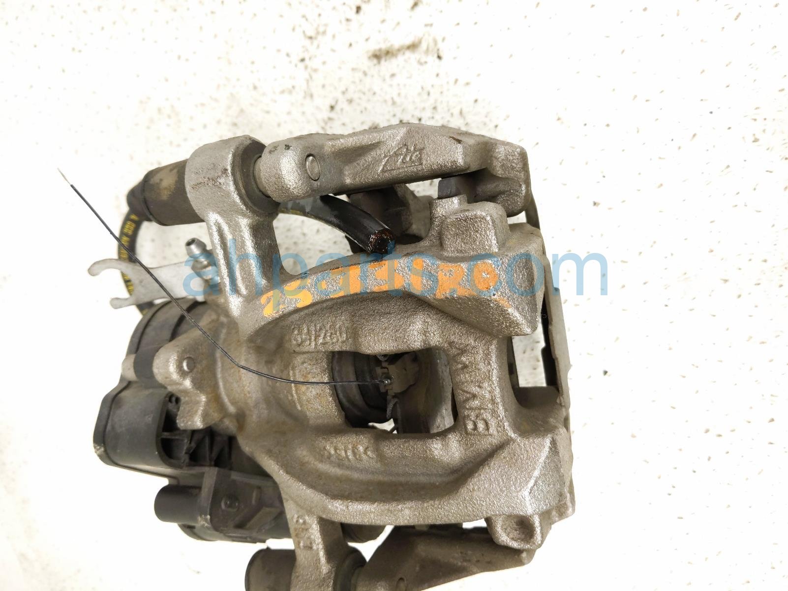 2017 BMW Minicooper Countryman Rear Passenger Brake Caliper 34 20 6 883 026 Replacement 2017 BMW Minicooper Countryman Rear Passenger Brake Caliper 34 20 6 883 026 Replacement thumbnail