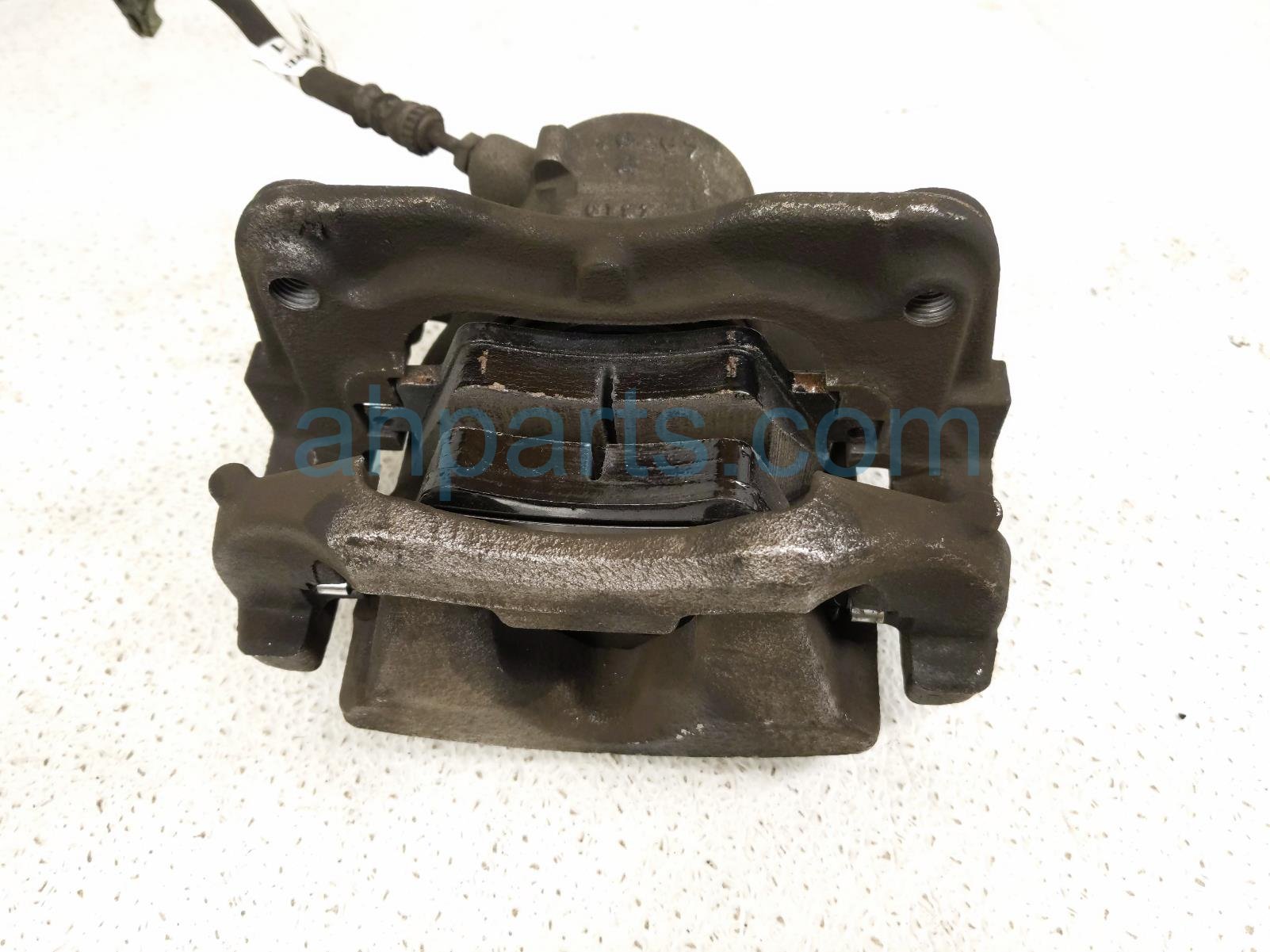 2017 BMW Minicooper Countryman Front Driver Brake Caliper 34 11 6 860 267 Replacement 2017 BMW Minicooper Countryman Front Driver Brake Caliper 34 11 6 860 267 Replacement thumbnail