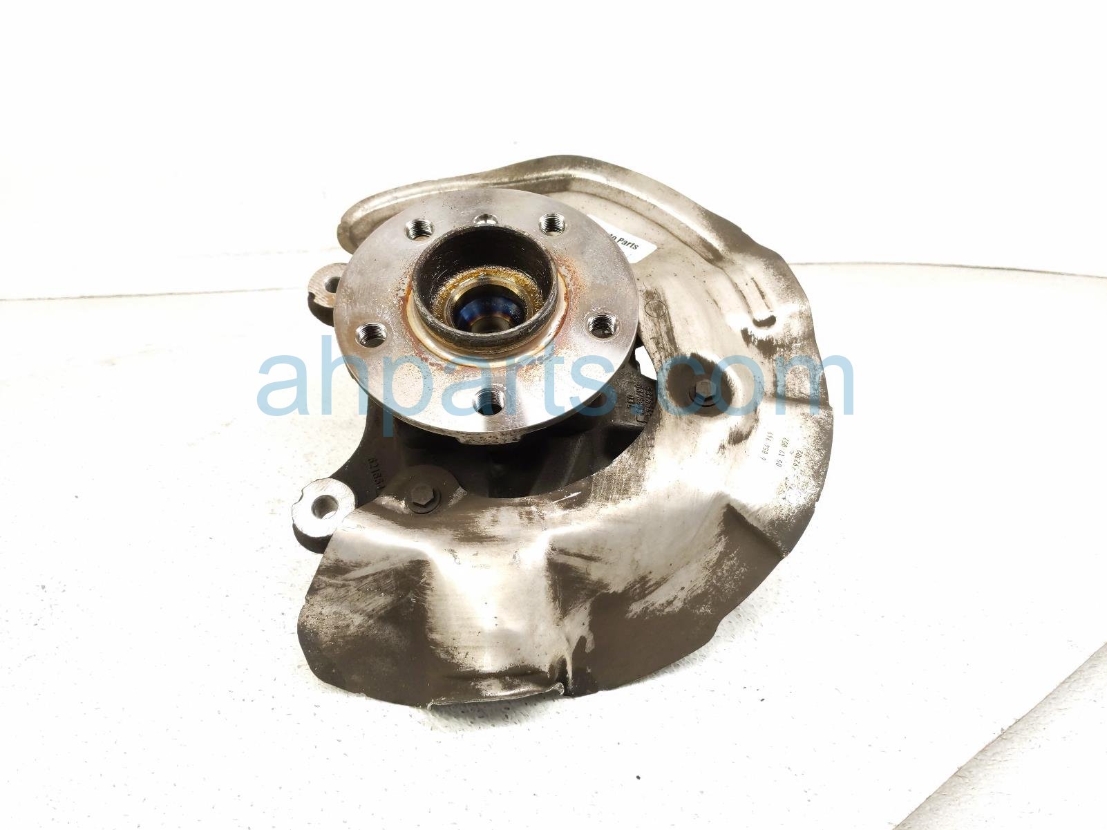 $115 BMW FR/LH SPINDLE KNUCKLE HUB
