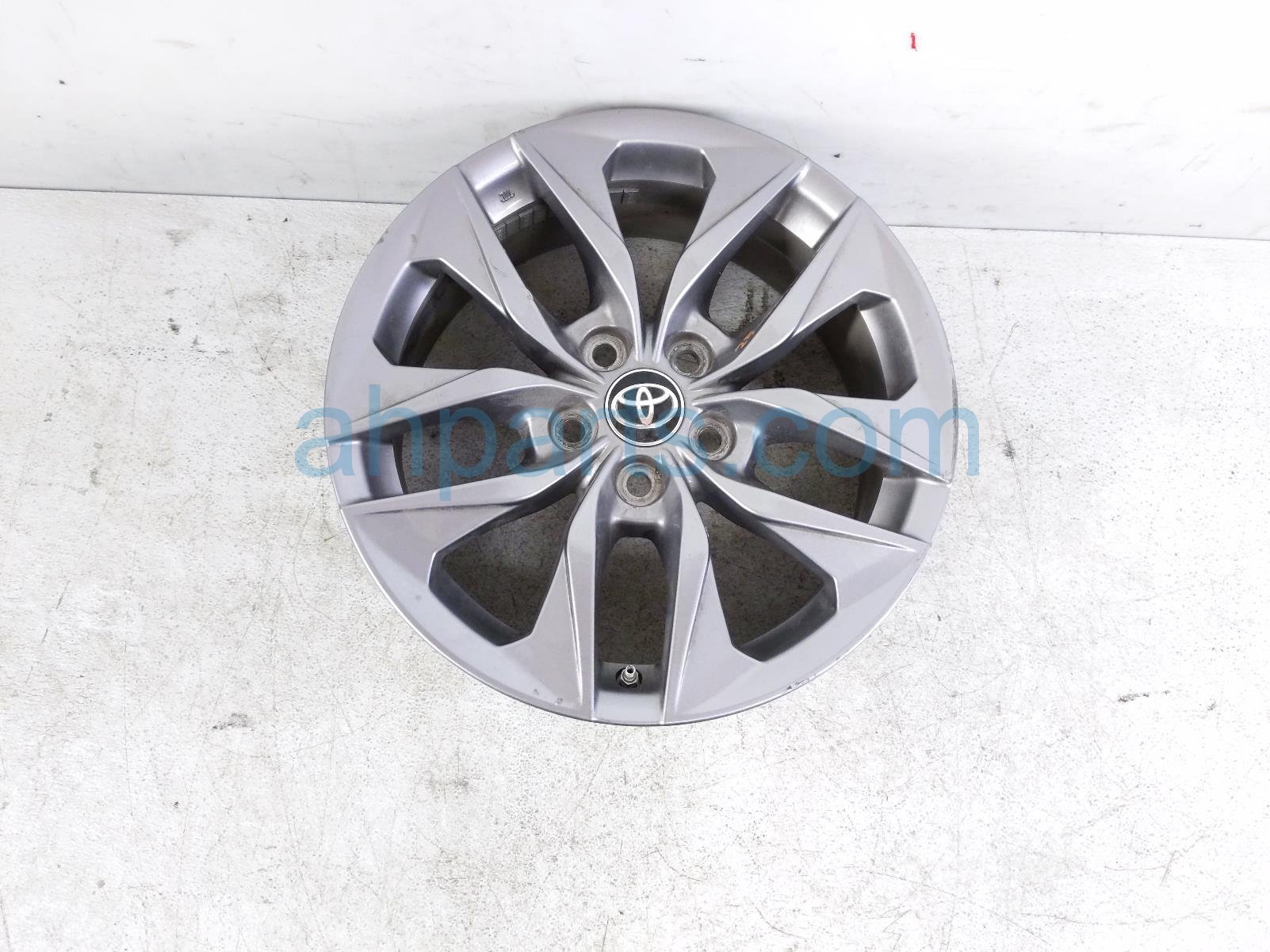 2022 Toyota Sienna Rear Driver Wheel / Rim 42607 0E030 Replacement 2022 Toyota Sienna Rear Driver Wheel / Rim 42607 0E030 Replacement thumbnail