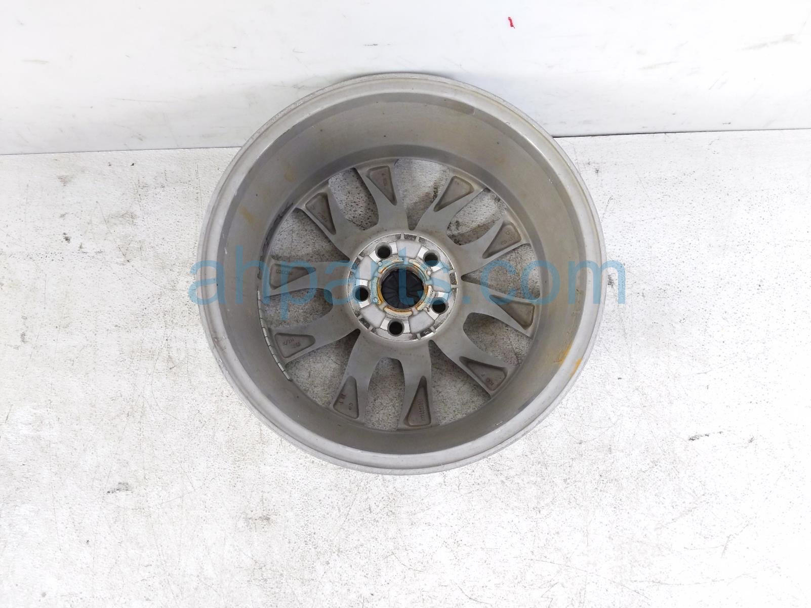 2022 Toyota Sienna Rear Driver Wheel / Rim 42607 0E030 Replacement 2022 Toyota Sienna Rear Driver Wheel / Rim 42607 0E030 Replacement thumbnail