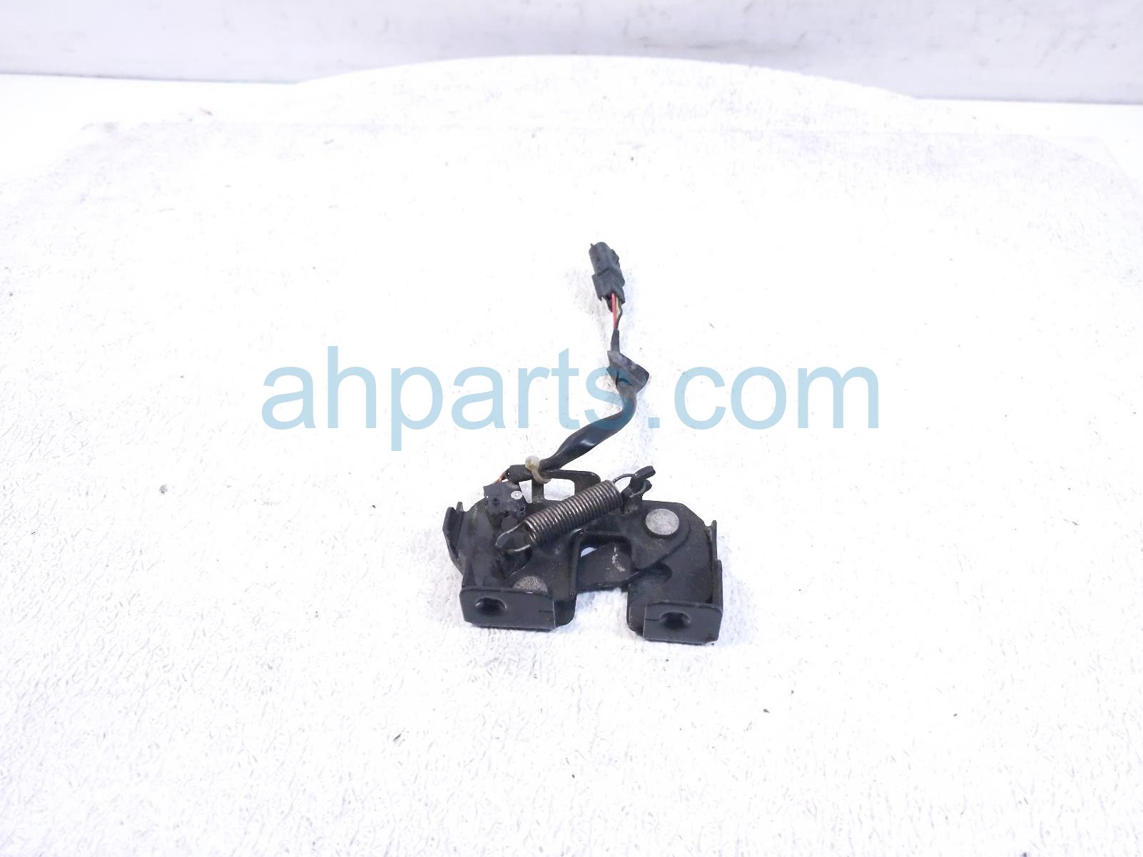 $45 Infiniti RH HOOD LOCK / LATCH ASSY