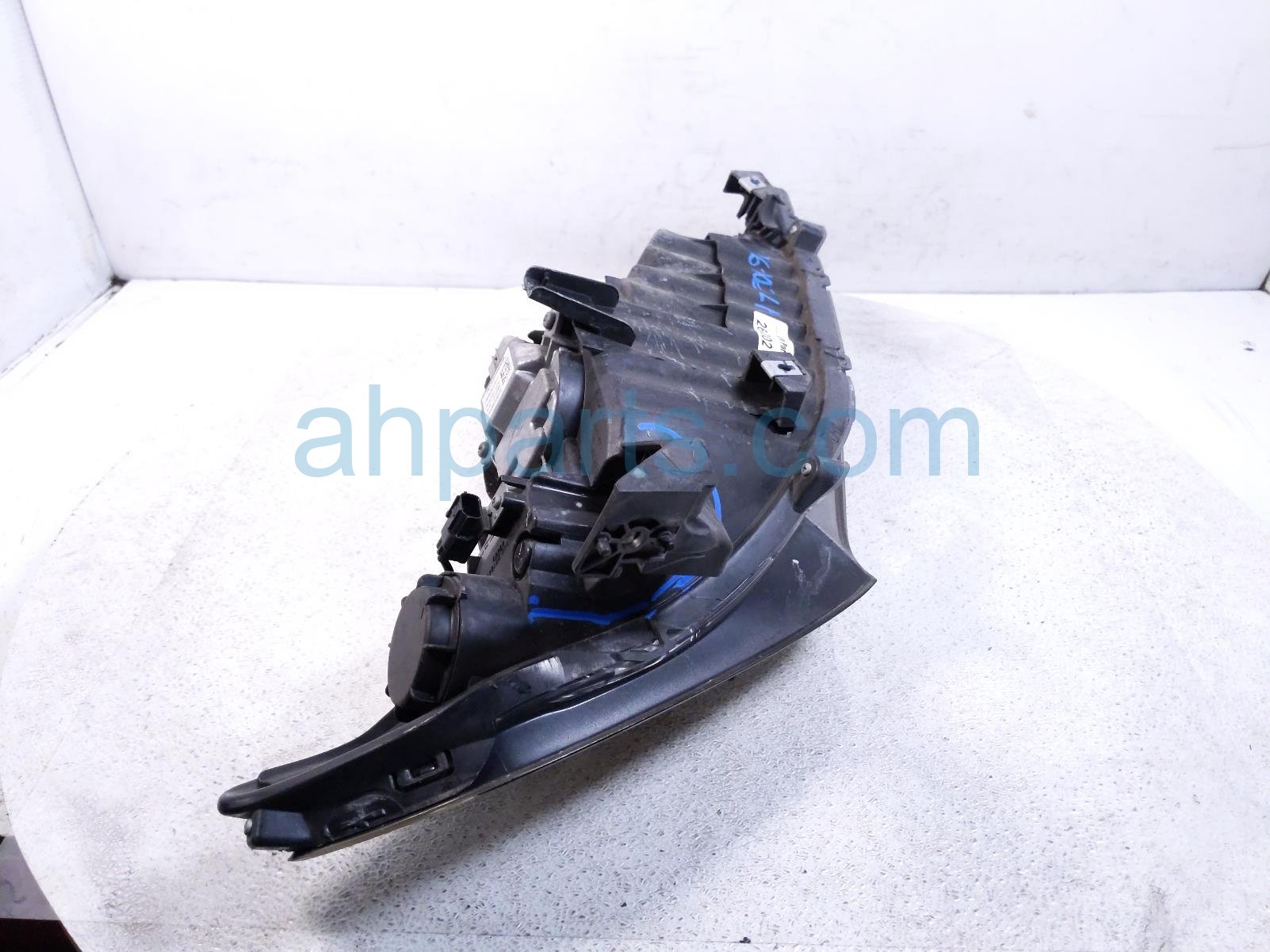 2015 Acura TLX Headlight Driver Headlamp / Light Broken Tabs 33150 TZ3 A01 Replacement 2015 Acura TLX Headlight Driver Headlamp / Light Broken Tabs 33150 TZ3 A01 Replacement thumbnail