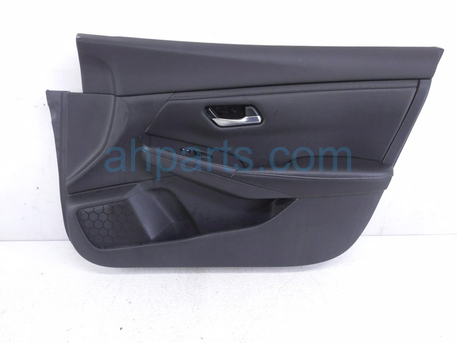 Nissan FR/RH INTERIOR DOOR PANEL - BLACK SV