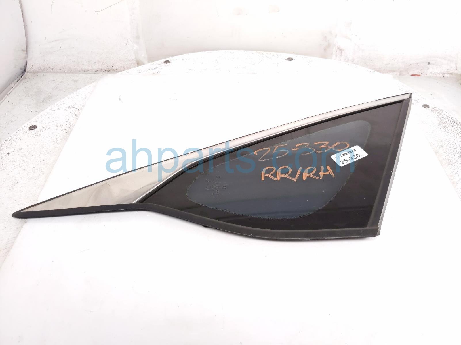 Honda RR/RH QUARTER WINDOW GLASS