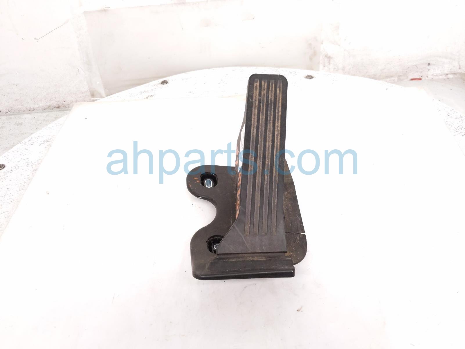 Mazda GAS / ACCELERATOR PEDAL ASSY FL