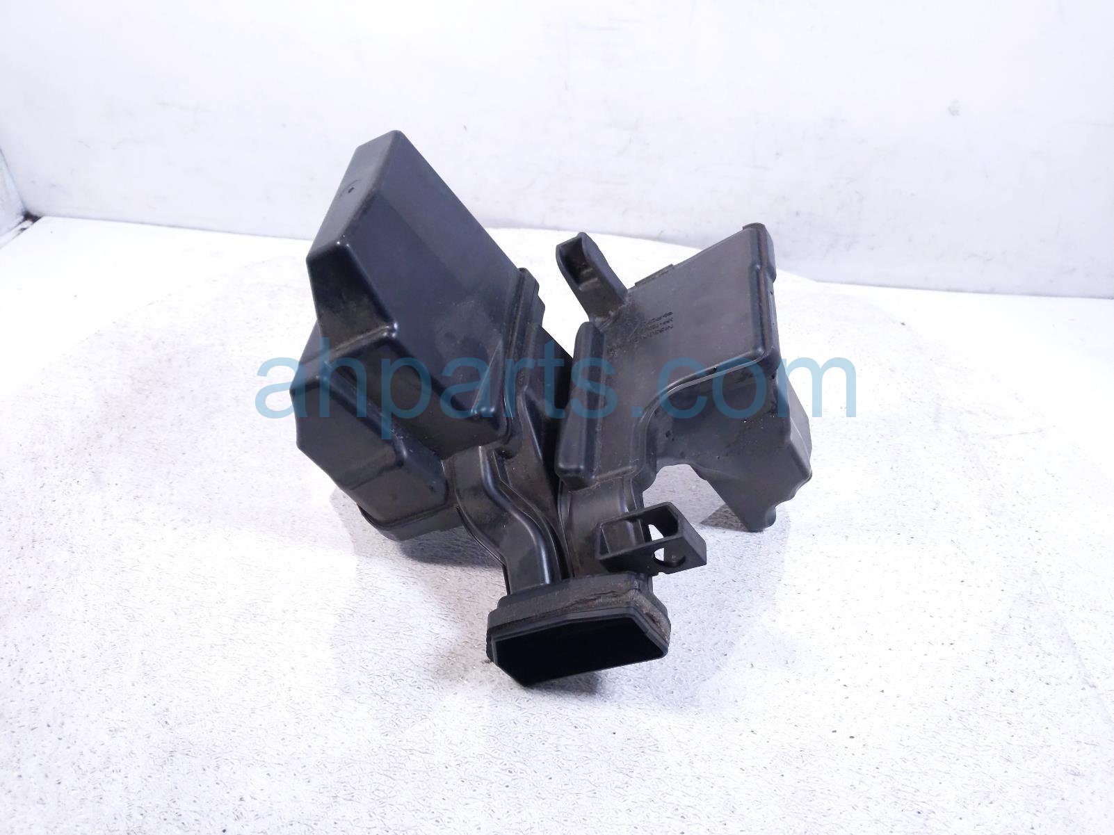 Nissan AIR INTAKE RESONATOR ASSY - 2.0L