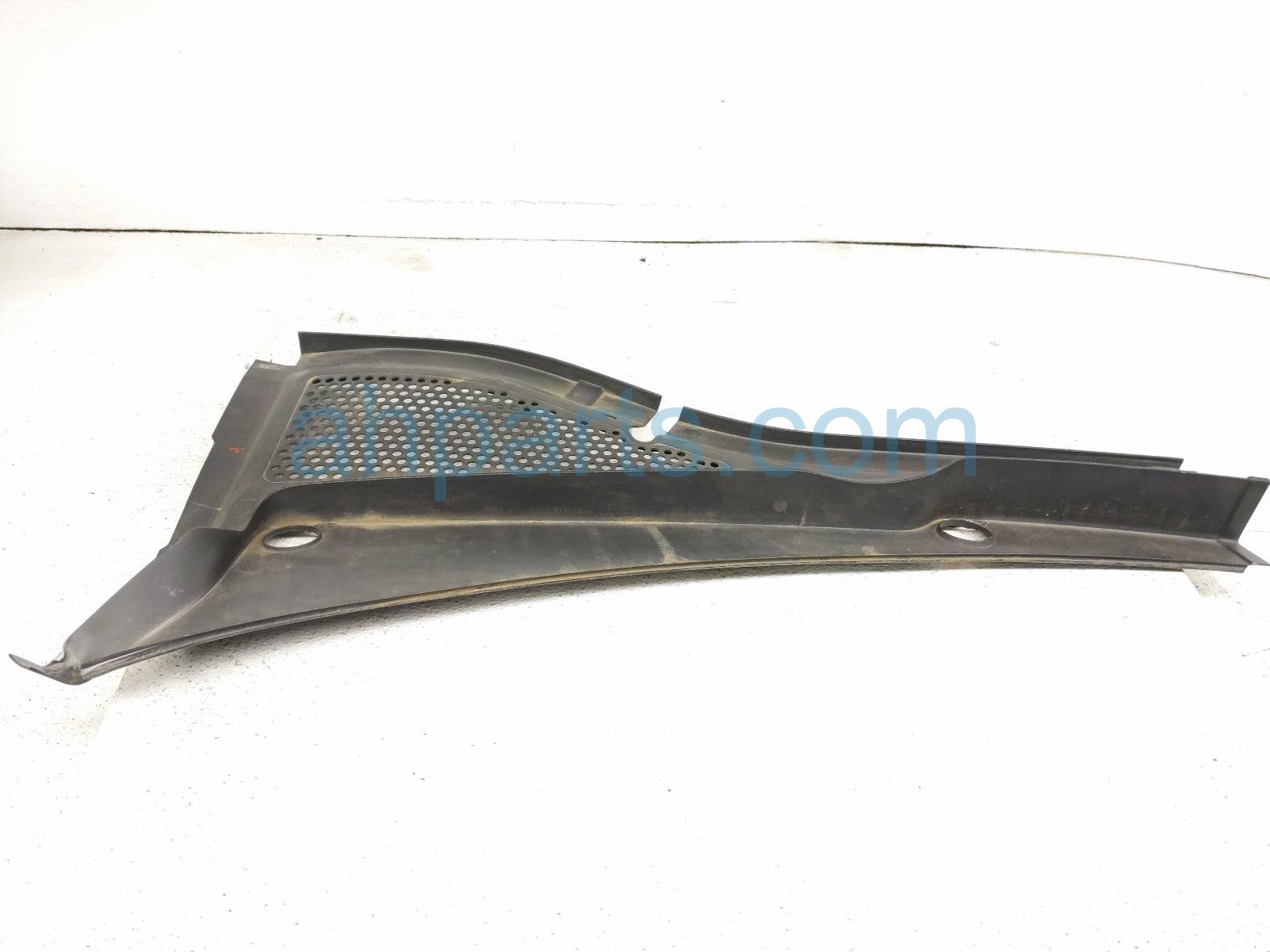 $35 Volkswagen LH WINDSHIELD COWL GRILLE
