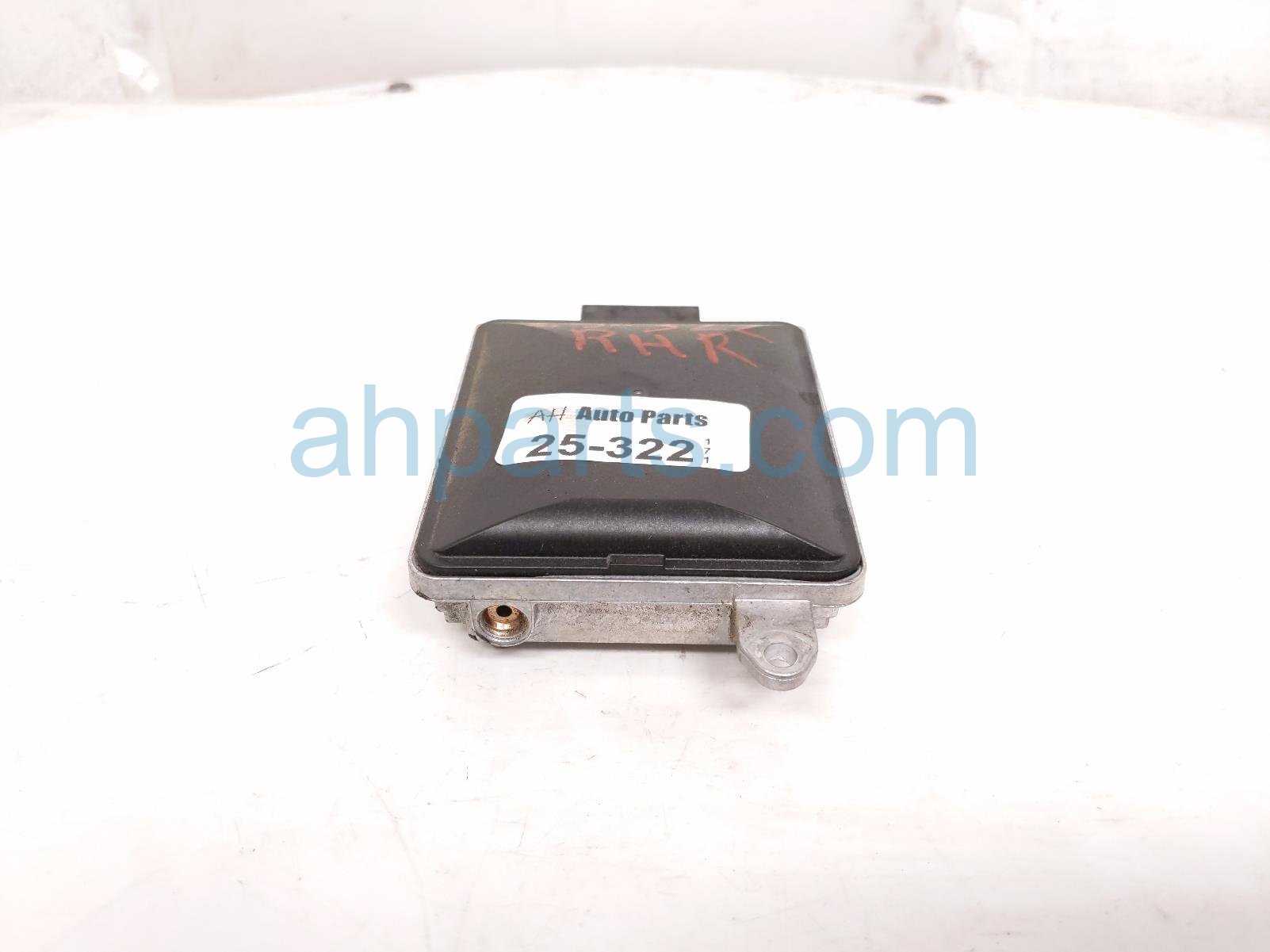 Porsche RR/RH BLIND SPOT RADAR MODULE Porsche RR/RH BLIND SPOT RADAR MODULE