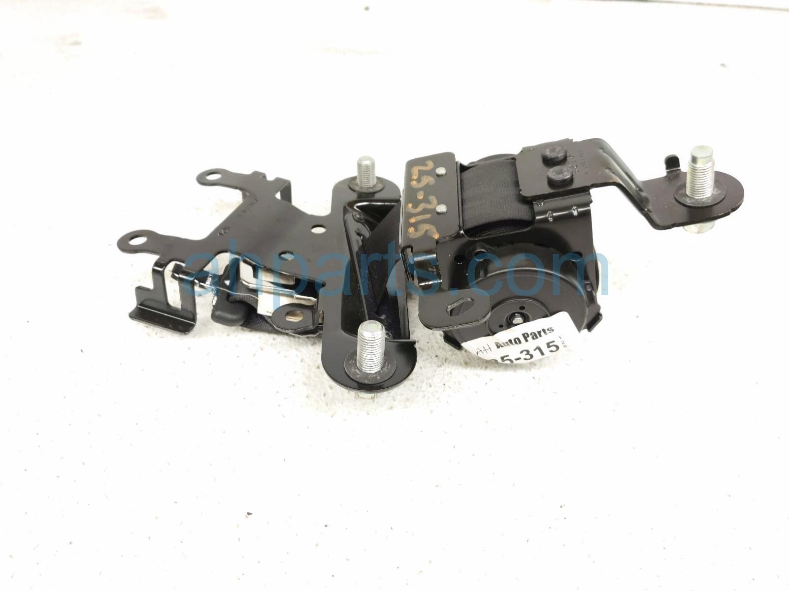 $55 Honda 2ND ROW MID BELT RETRACTOR - BLACK