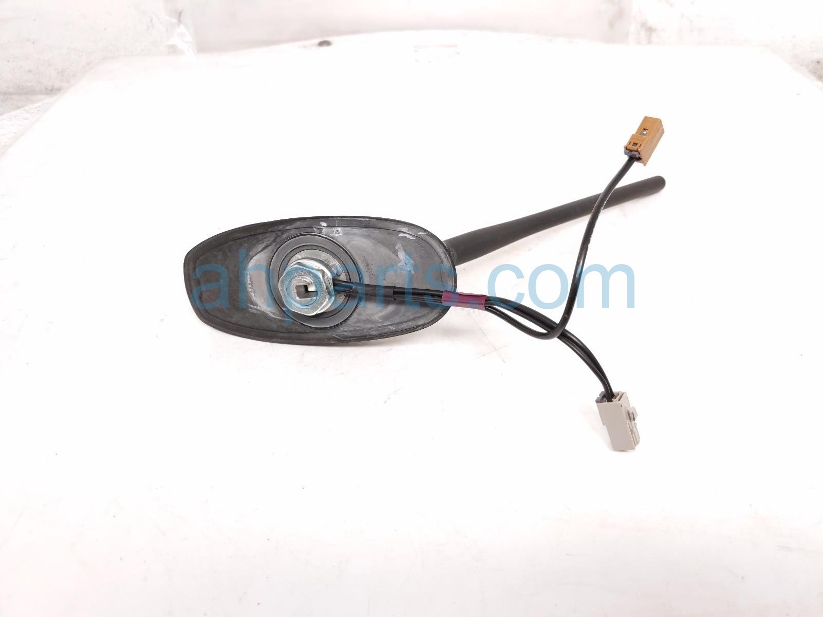 Nissan ANTENNA - ROOF MTD - GREY