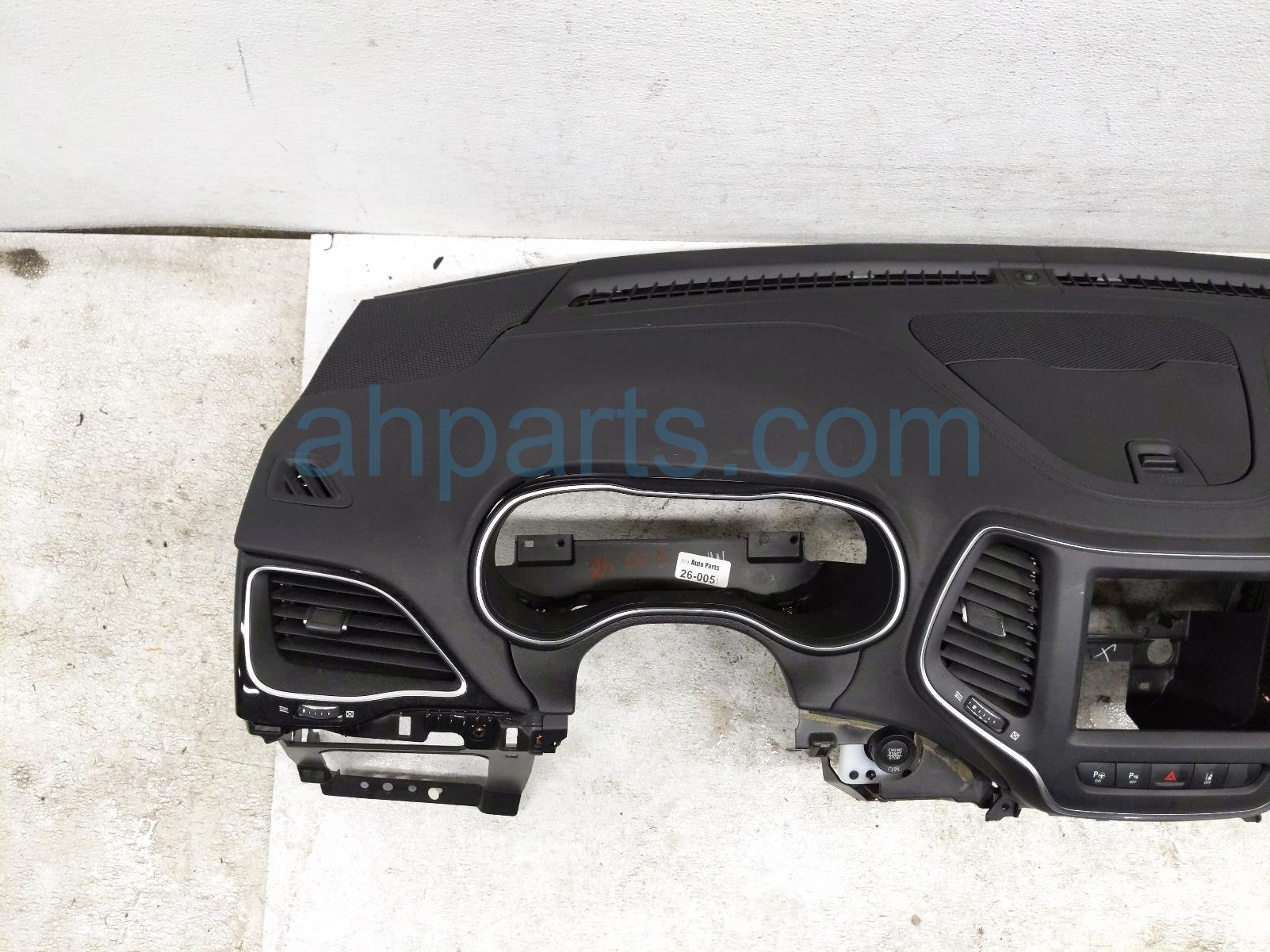 2023 Jeep Cherokee Dashboard W/ Airbag 6SP91DX9AB Replacement 2023 Jeep Cherokee Dashboard W/ Airbag 6SP91DX9AB Replacement thumbnail