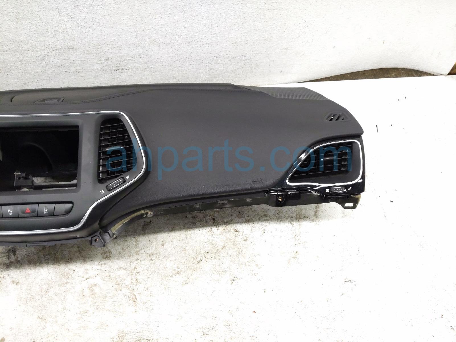 2023 Jeep Cherokee Dashboard W/ Airbag 6SP91DX9AB Replacement 2023 Jeep Cherokee Dashboard W/ Airbag 6SP91DX9AB Replacement thumbnail