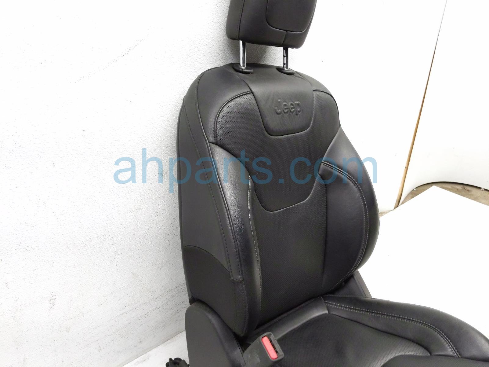 2023 Jeep Cherokee Front Driver Seat Black W/ Airbag 6SS99LAAAE Replacement 2023 Jeep Cherokee Front Driver Seat Black W/ Airbag 6SS99LAAAE Replacement thumbnail