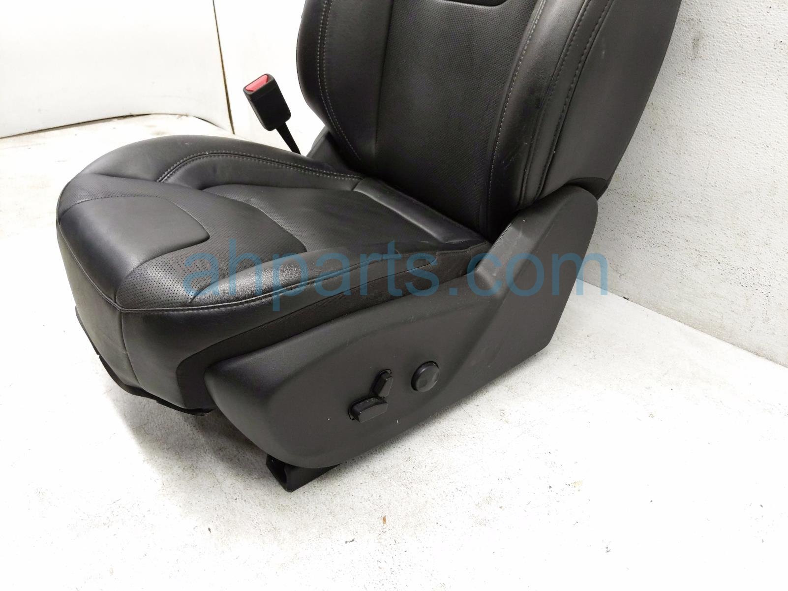 2023 Jeep Cherokee Front Driver Seat Black W/ Airbag 6SS99LAAAE Replacement 2023 Jeep Cherokee Front Driver Seat Black W/ Airbag 6SS99LAAAE Replacement thumbnail