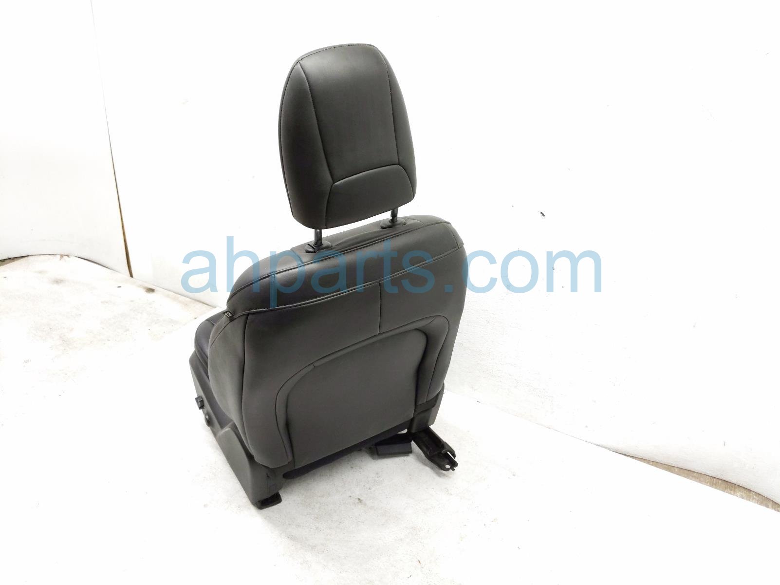 2023 Jeep Cherokee Front Driver Seat Black W/ Airbag 6SS99LAAAE Replacement 2023 Jeep Cherokee Front Driver Seat Black W/ Airbag 6SS99LAAAE Replacement thumbnail
