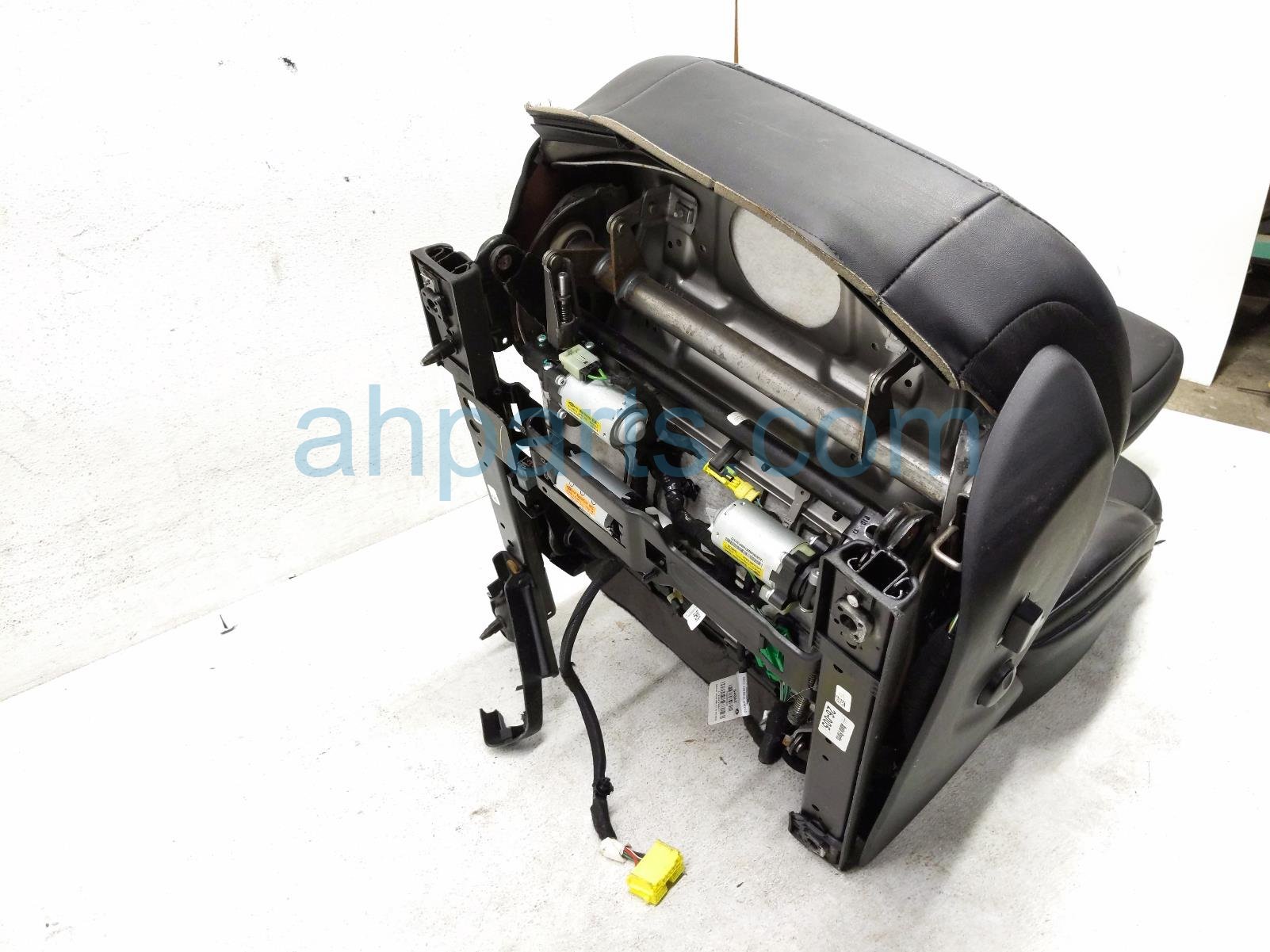 2023 Jeep Cherokee Front Driver Seat Black W/ Airbag 6SS99LAAAE Replacement 2023 Jeep Cherokee Front Driver Seat Black W/ Airbag 6SS99LAAAE Replacement thumbnail