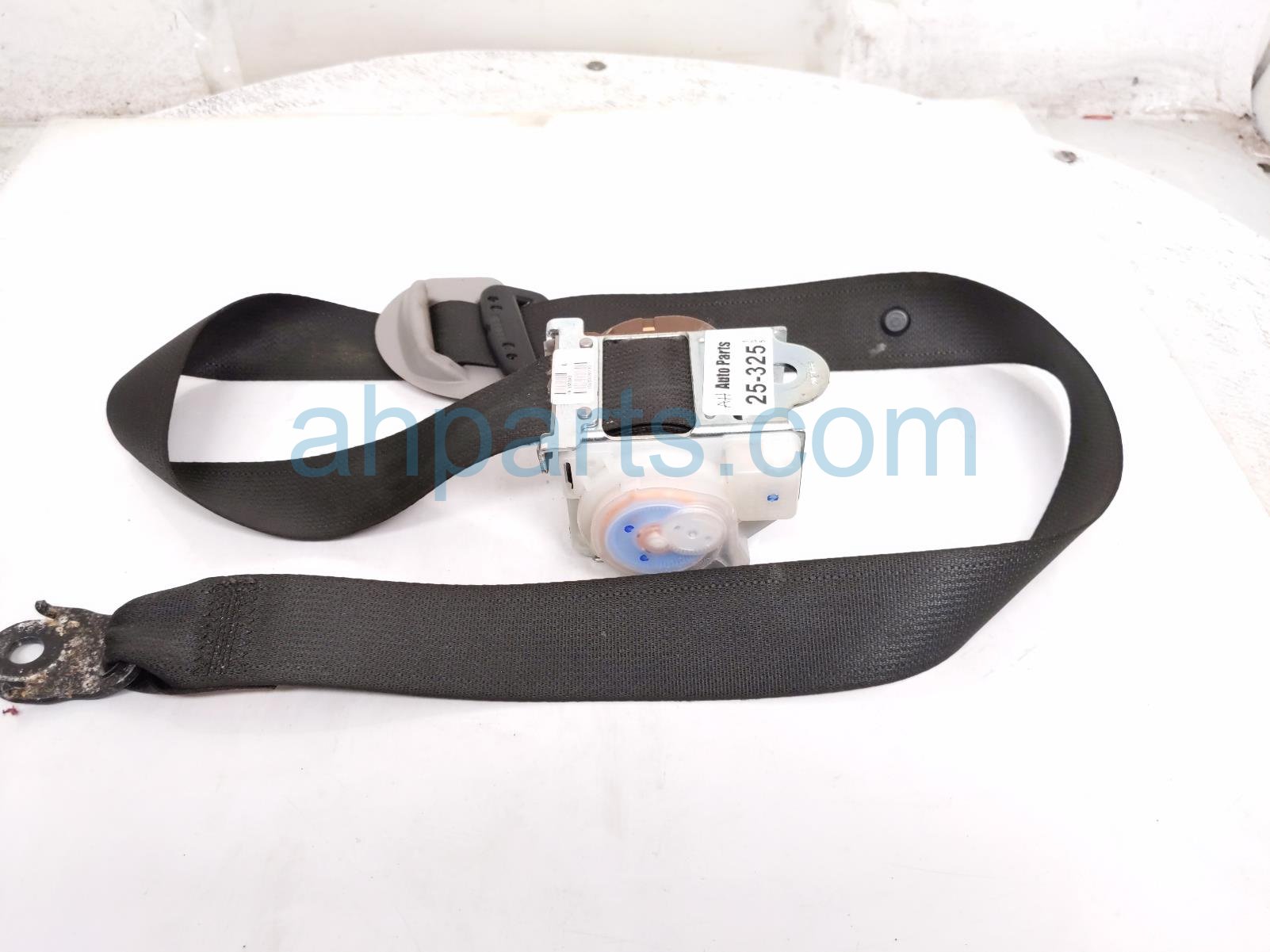 2ND ROW Driver SEAT BELT - BLACK