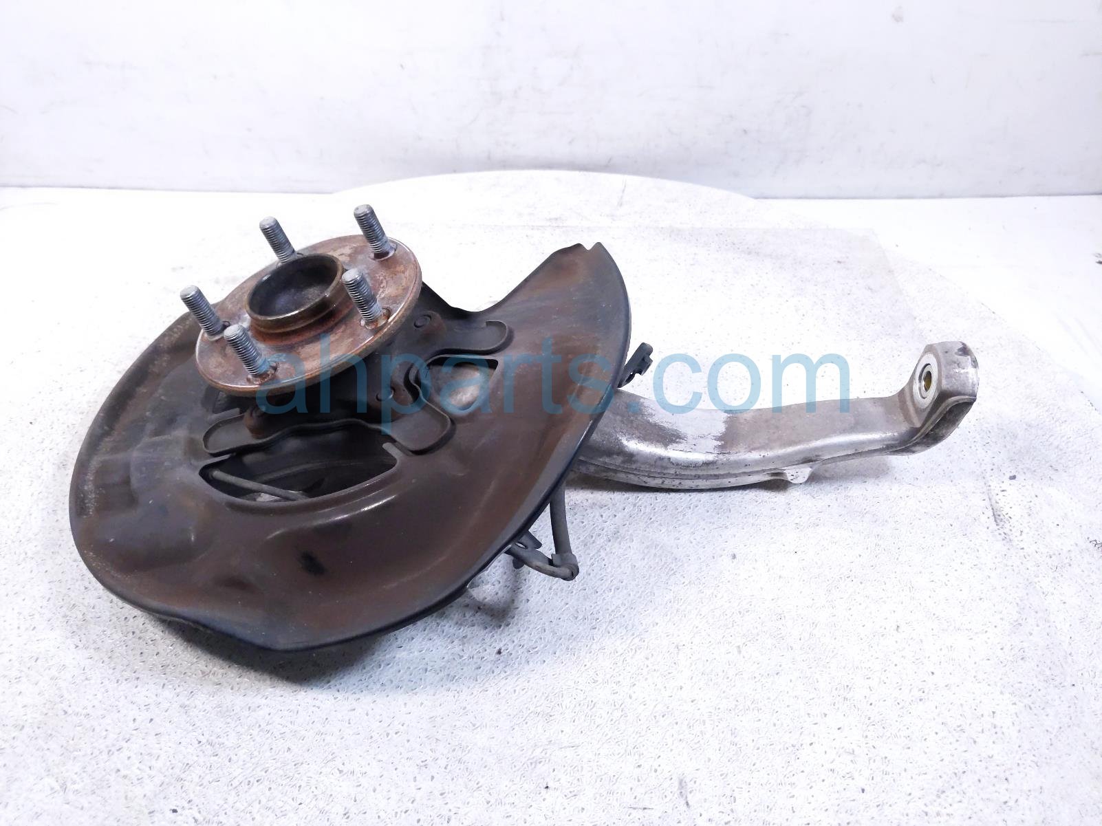 Lexus FR/RH SPINDLE KNUCKLE HUB - RWD