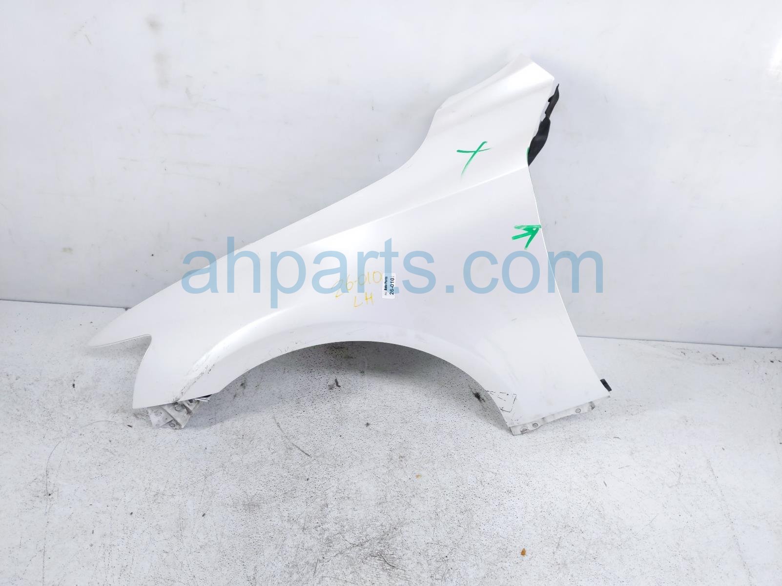 Lexus LH FENDER - WHITE
