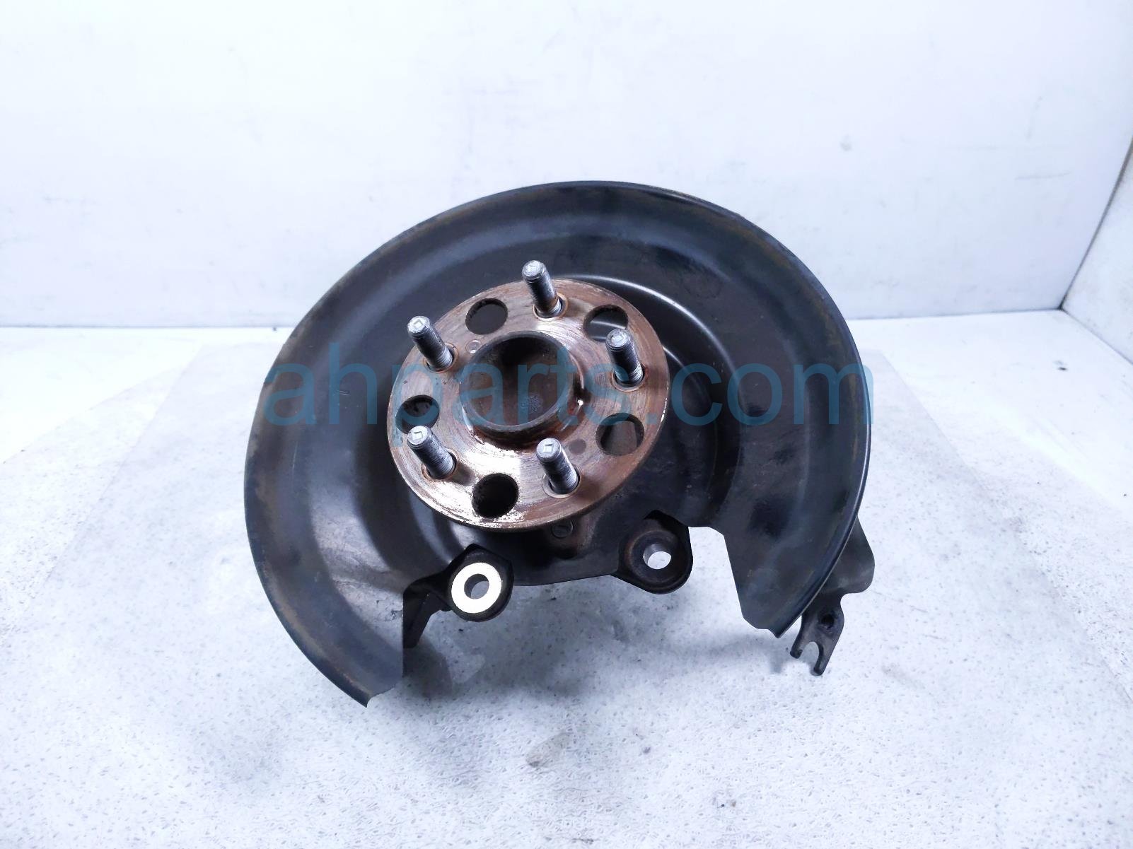 Toyota RR/LH SPINDLE KNUCKLE HUB