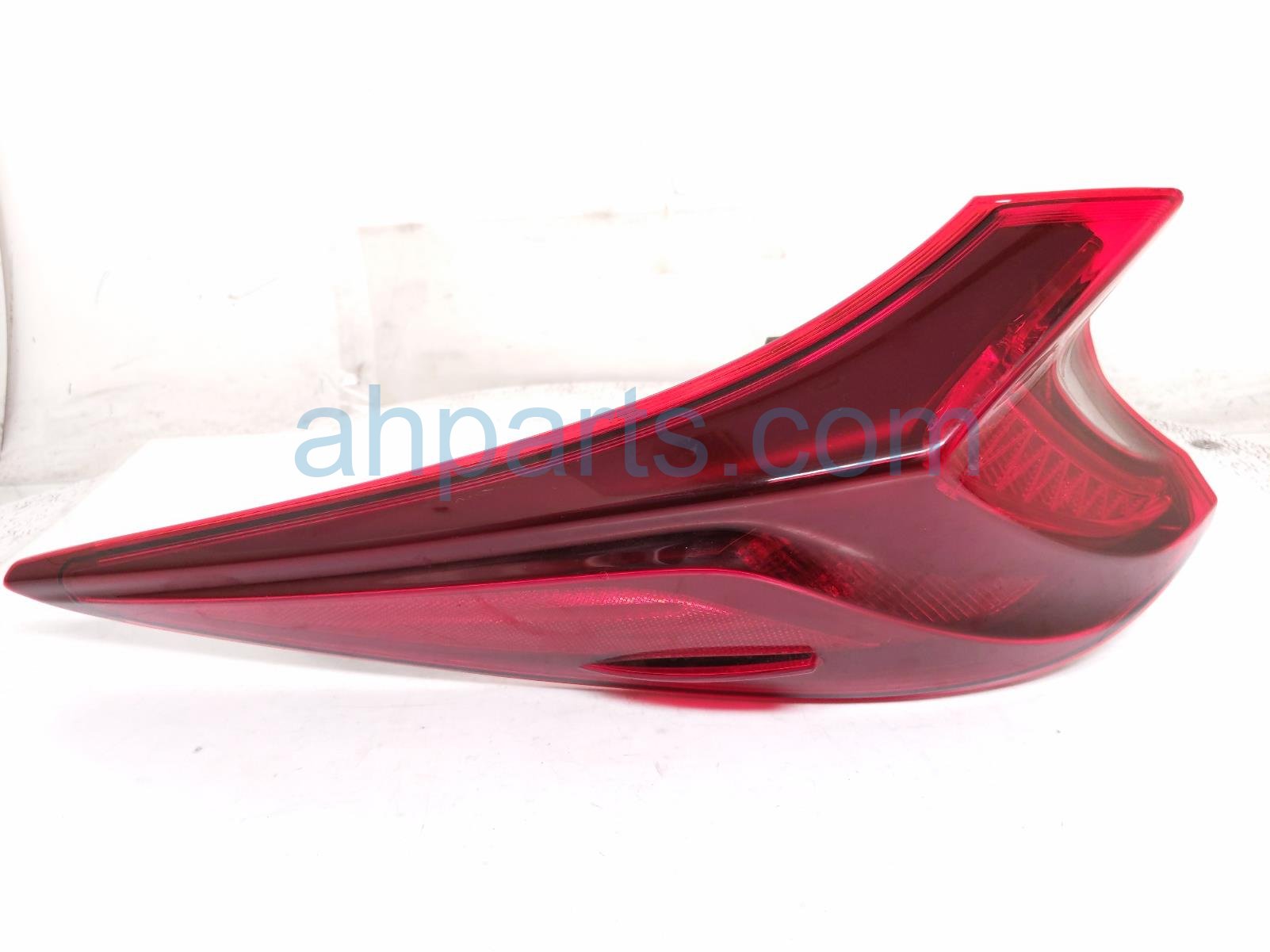 Toyota LH TAIL LAMP (ON BODY)