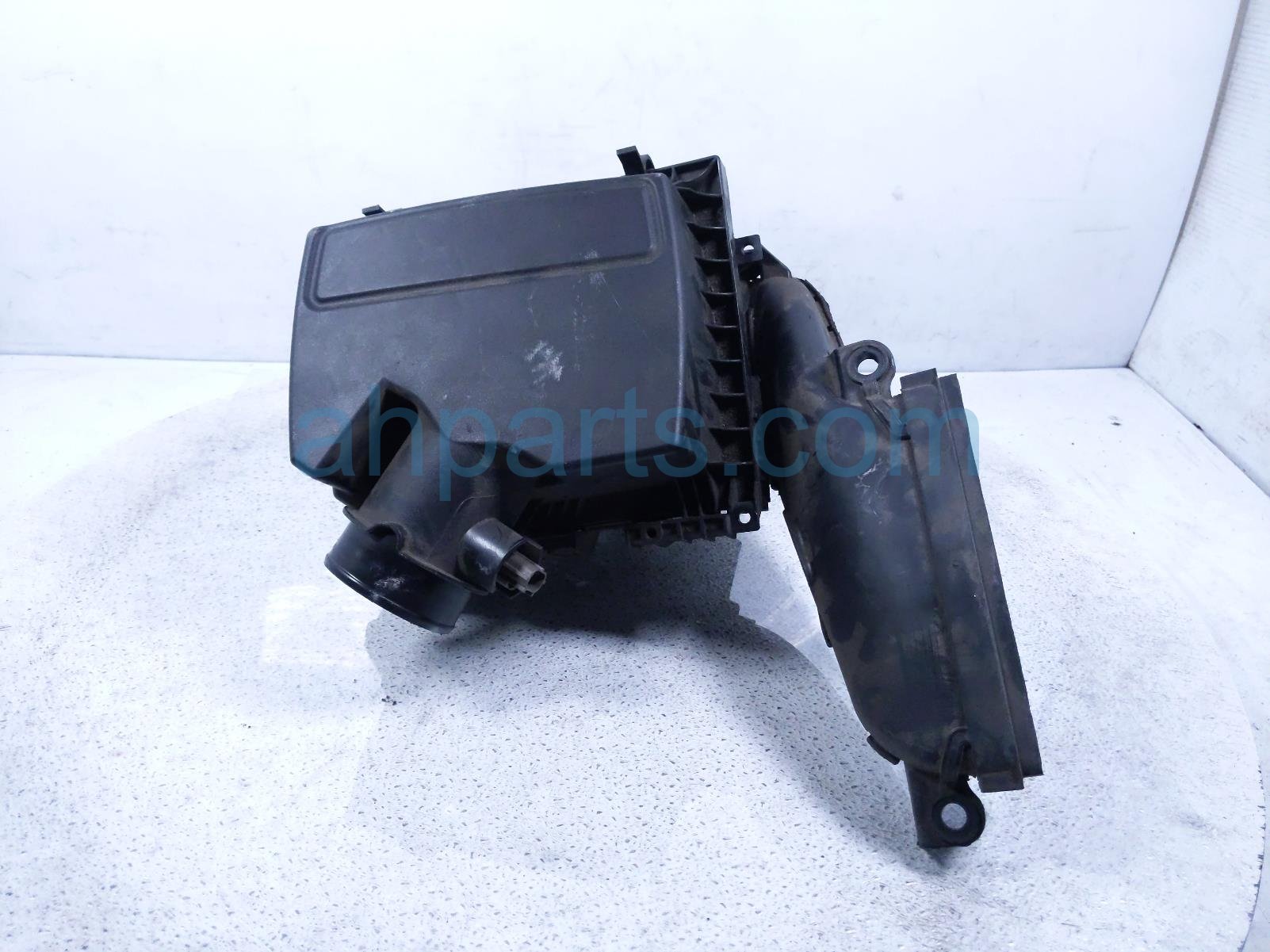 Ford AIR CLEANER INTAKE BOX