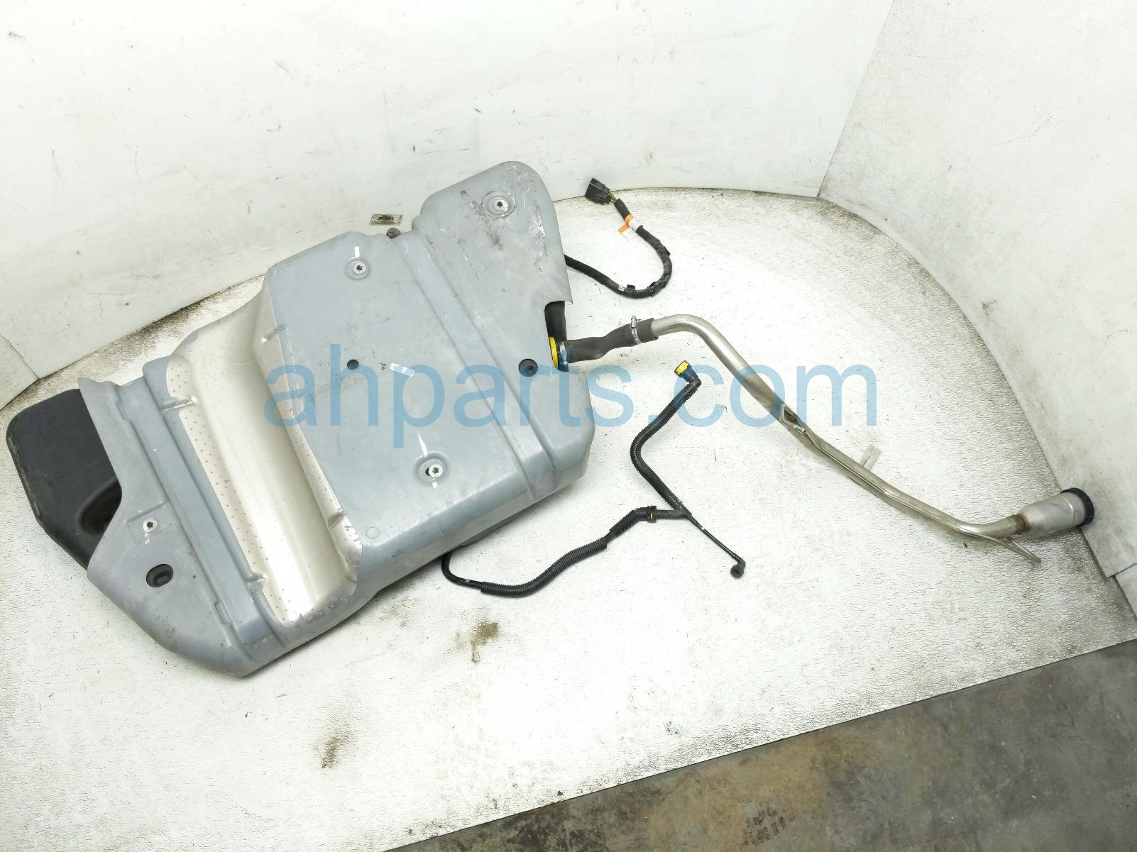 2017 Ford Fusion Gas / Fuel Tank EG9Z 9002 G Replacement 2017 Ford Fusion Gas / Fuel Tank EG9Z 9002 G Replacement thumbnail