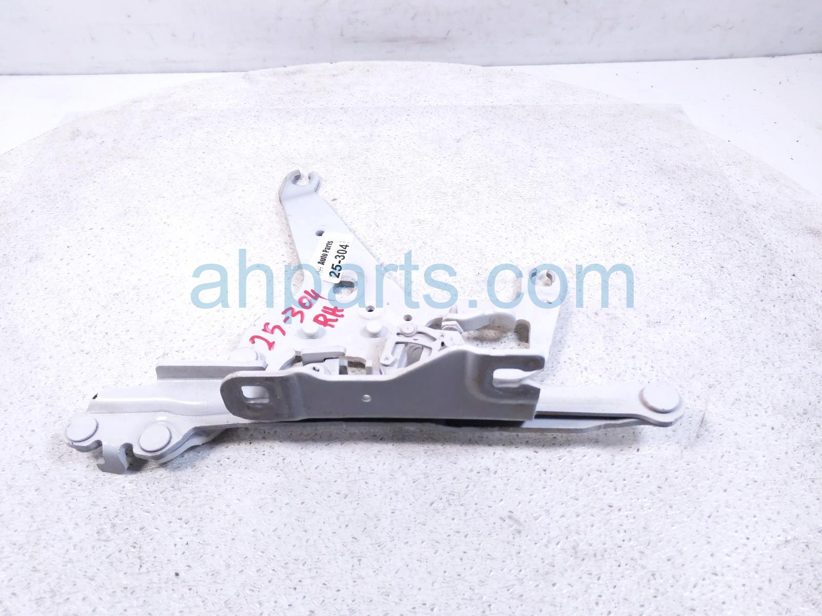 $39 BMW RH HOOD HINGE - WHITE