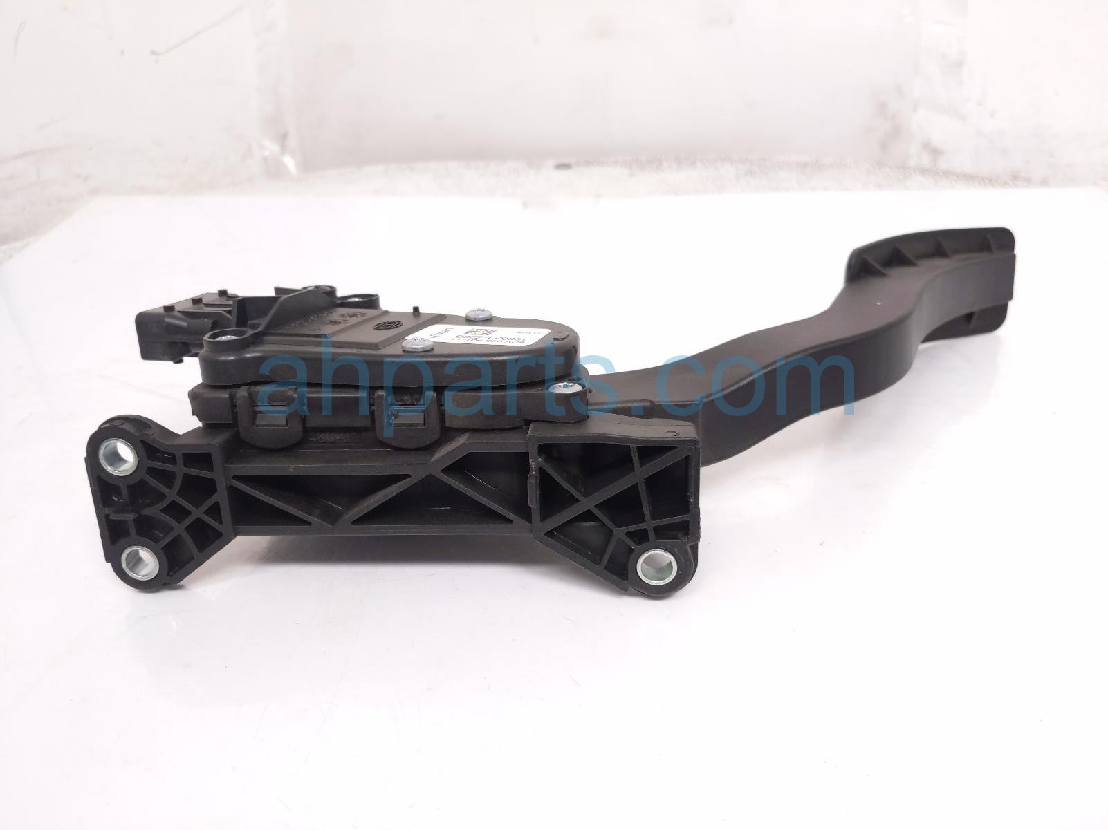 Nissan GAS / ACCELERATOR PEDAL ASSY