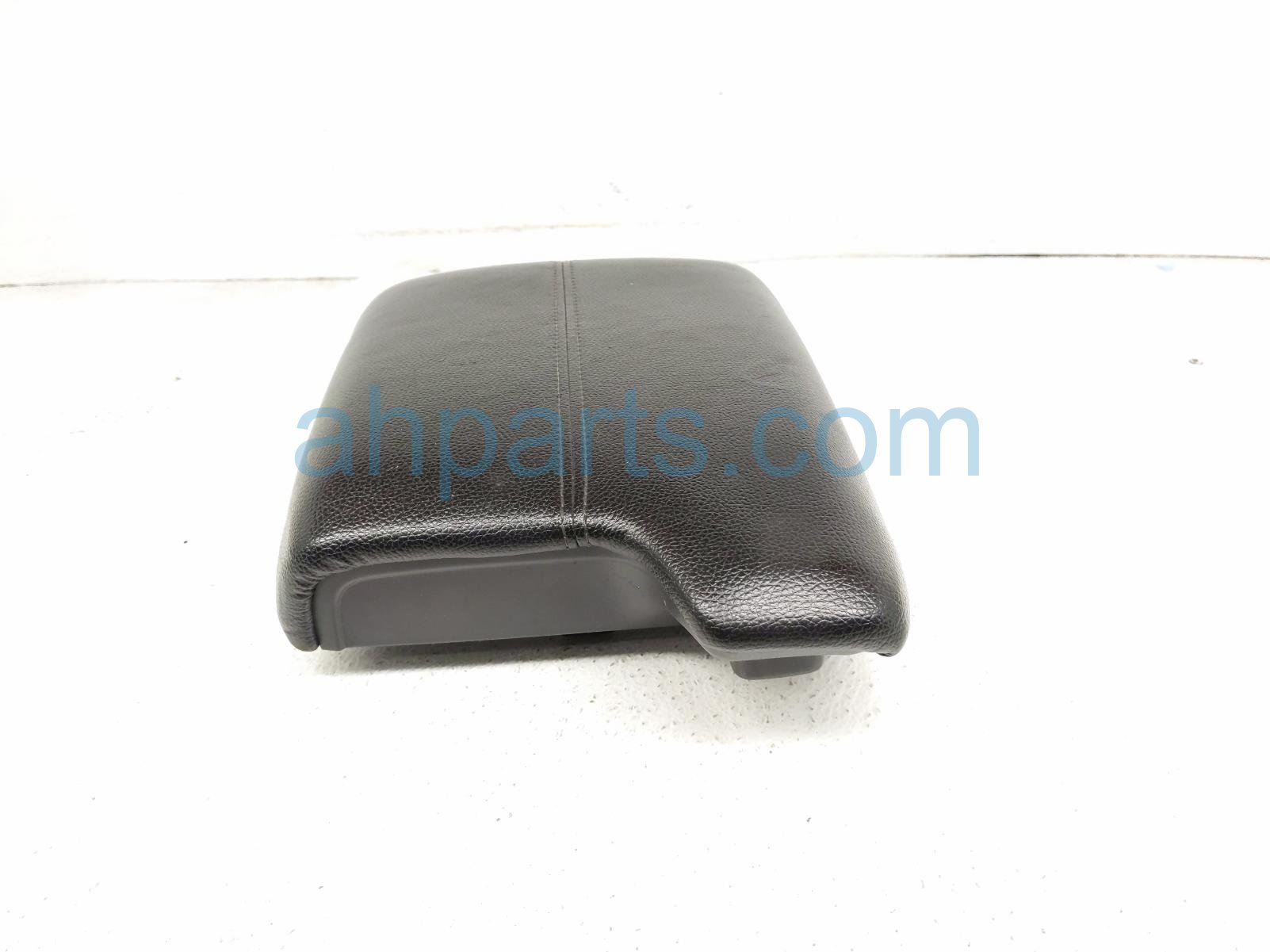 Honda CENTER CONSOLE LID / ARMREST - BLK