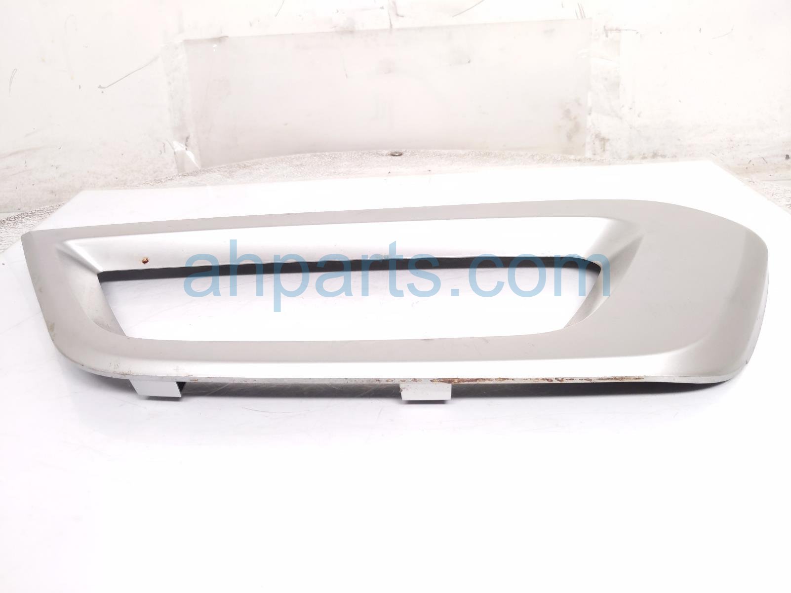 Nissan RH CONSOLE SIDE TRIM GARNISH - SLV