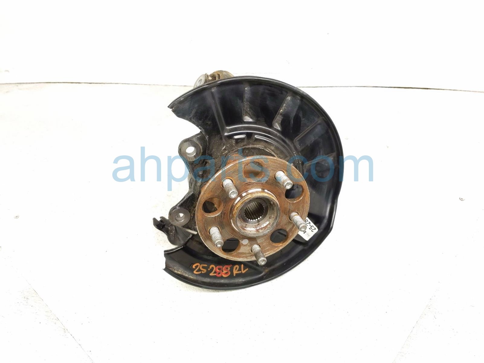 $195 Toyota RR/LH SPINDLE KNUCKLE HUB