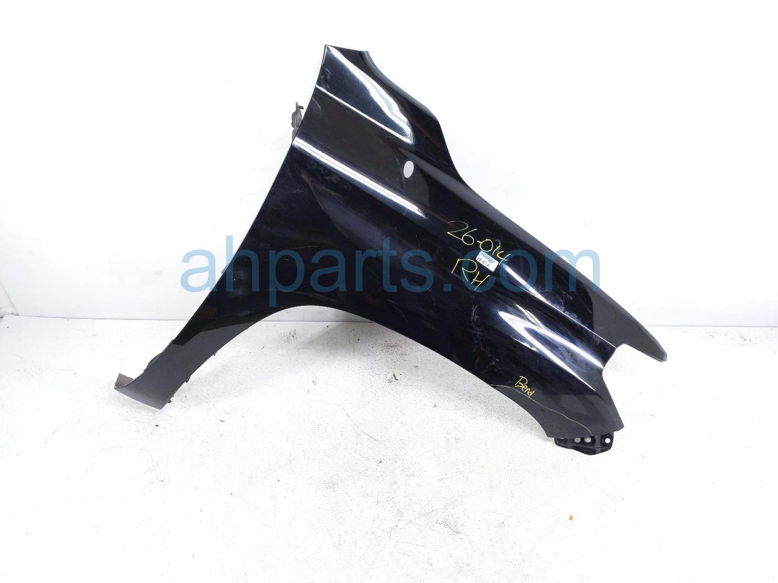 Toyota RH FENDER - BLACK *DENTED