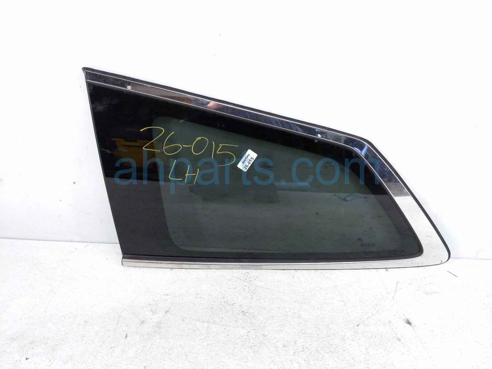 $125 Honda LH QUARTER WINDOW GLASS