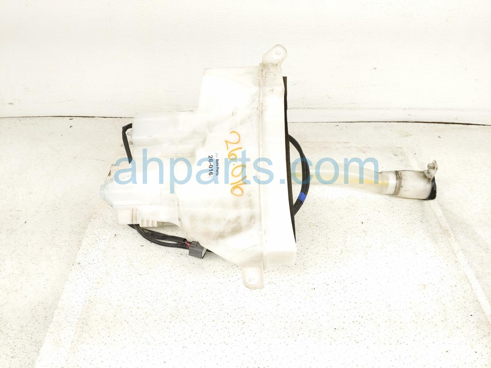 2016 Toyota 4 Runner Windshield Washer Reservoir Tank 85315 60390 Replacement 2016 Toyota 4 Runner Windshield Washer Reservoir Tank 85315 60390 Replacement thumbnail