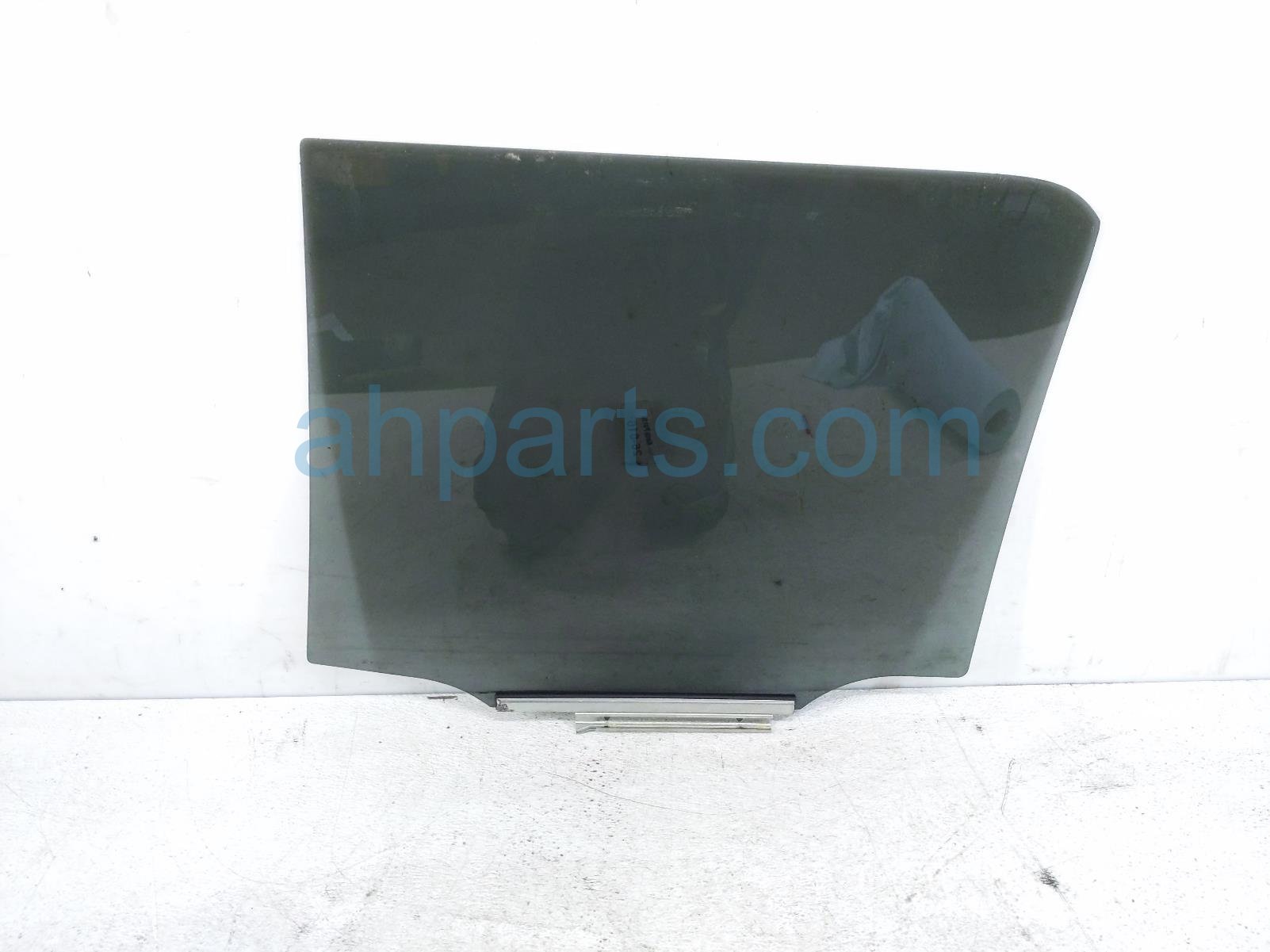 2016 Toyota 4 Runner Rear Passenger Door Glass Window 68113 35130 Replacement 2016 Toyota 4 Runner Rear Passenger Door Glass Window 68113 35130 Replacement thumbnail