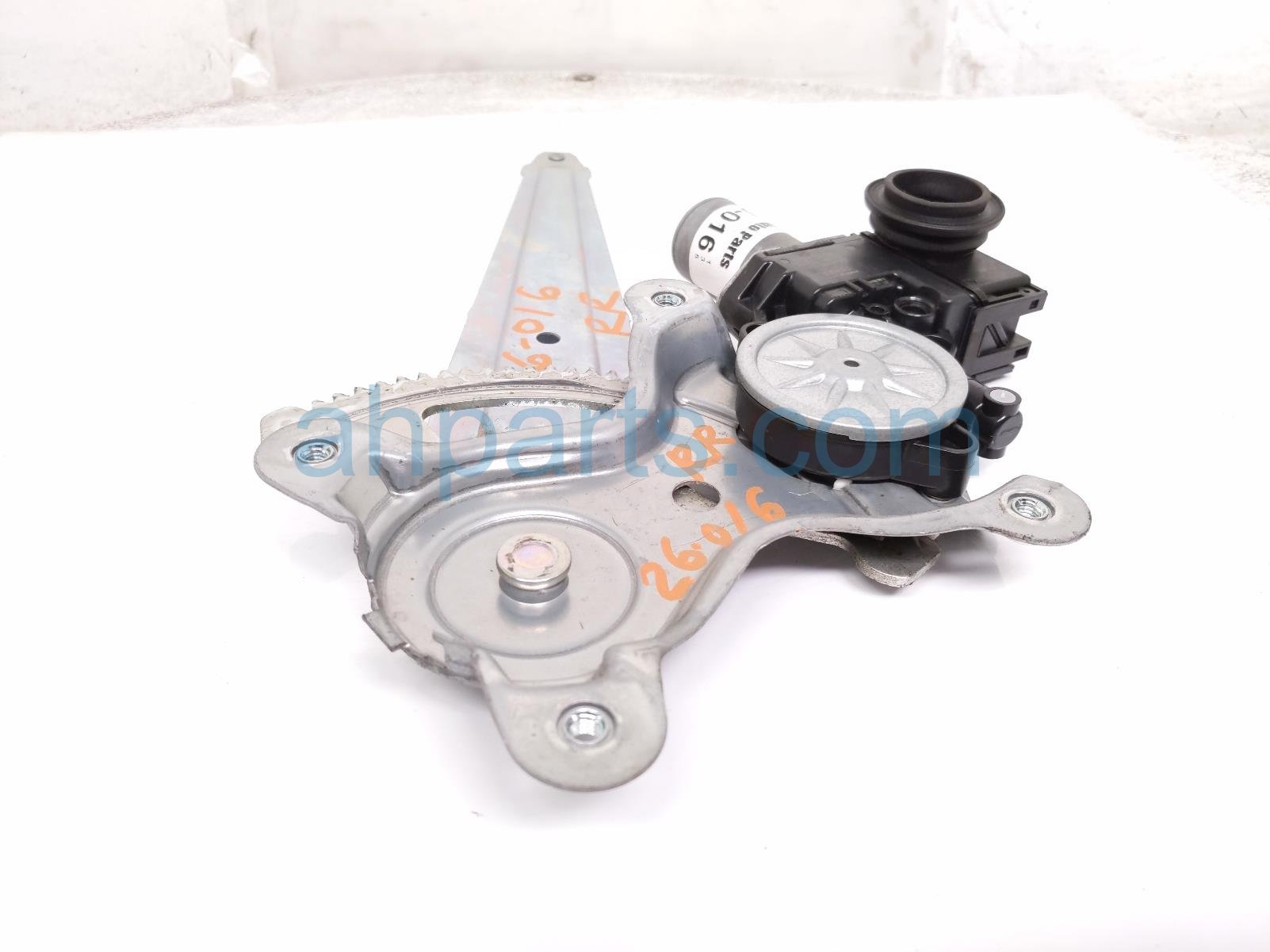 2016 Toyota 4 Runner Rear Passenger Window Regulator & Motor 8572060320 Replacement 2016 Toyota 4 Runner Rear Passenger Window Regulator & Motor 8572060320 Replacement thumbnail