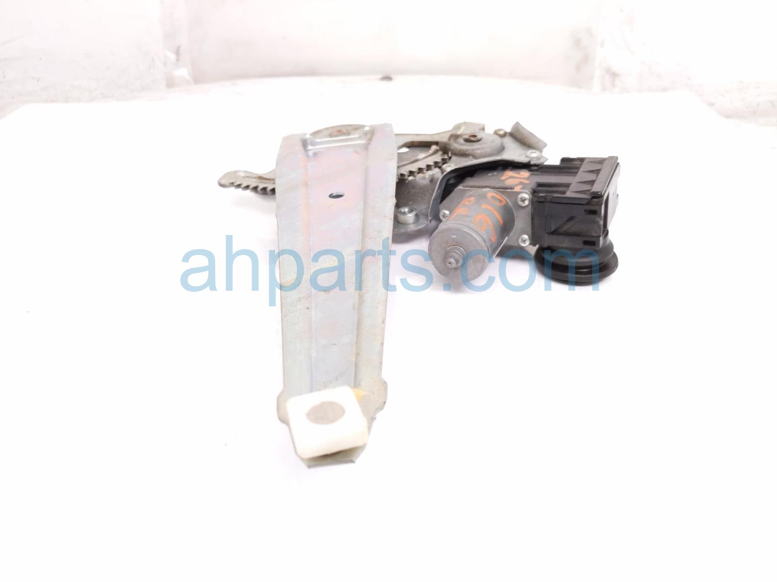 2016 Toyota 4 Runner Rear Passenger Window Regulator & Motor 8572060320 Replacement 2016 Toyota 4 Runner Rear Passenger Window Regulator & Motor 8572060320 Replacement thumbnail